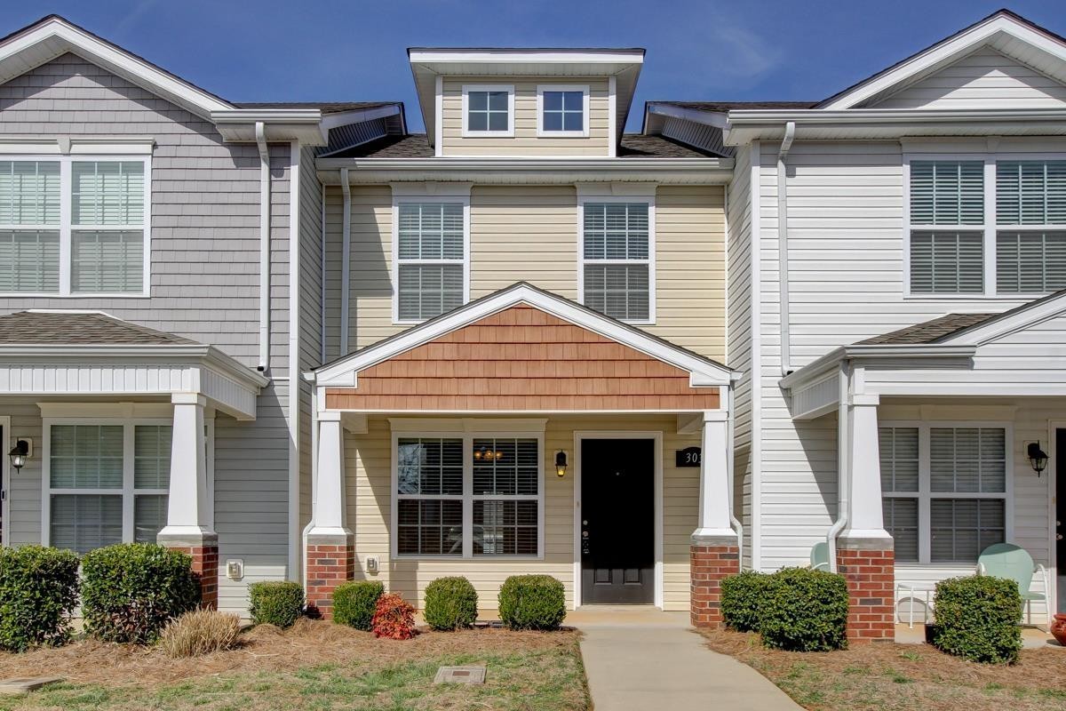 303 Sam Houston Circle Property Photo 1