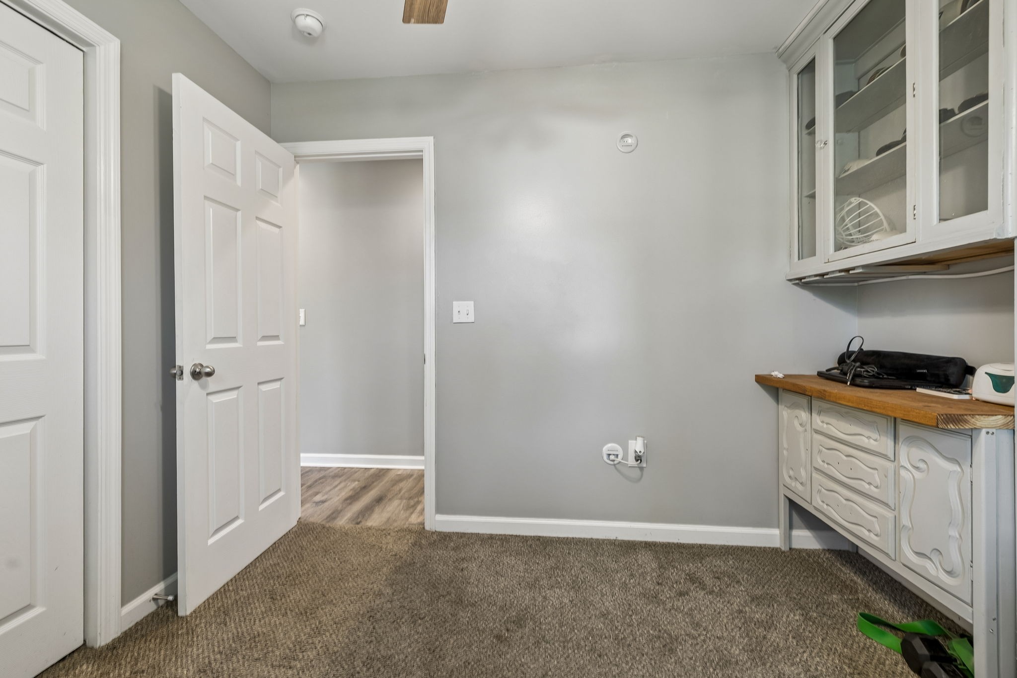 402 Lealand Ln Property Photo 18