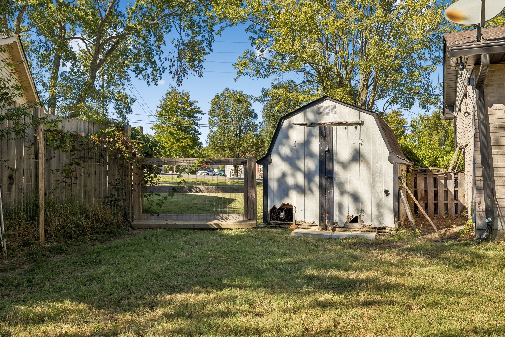 402 Lealand Ln Property Photo 25