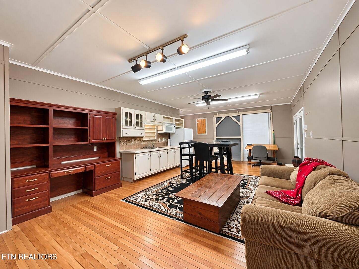 340 Cleggan Drive Property Photo 6