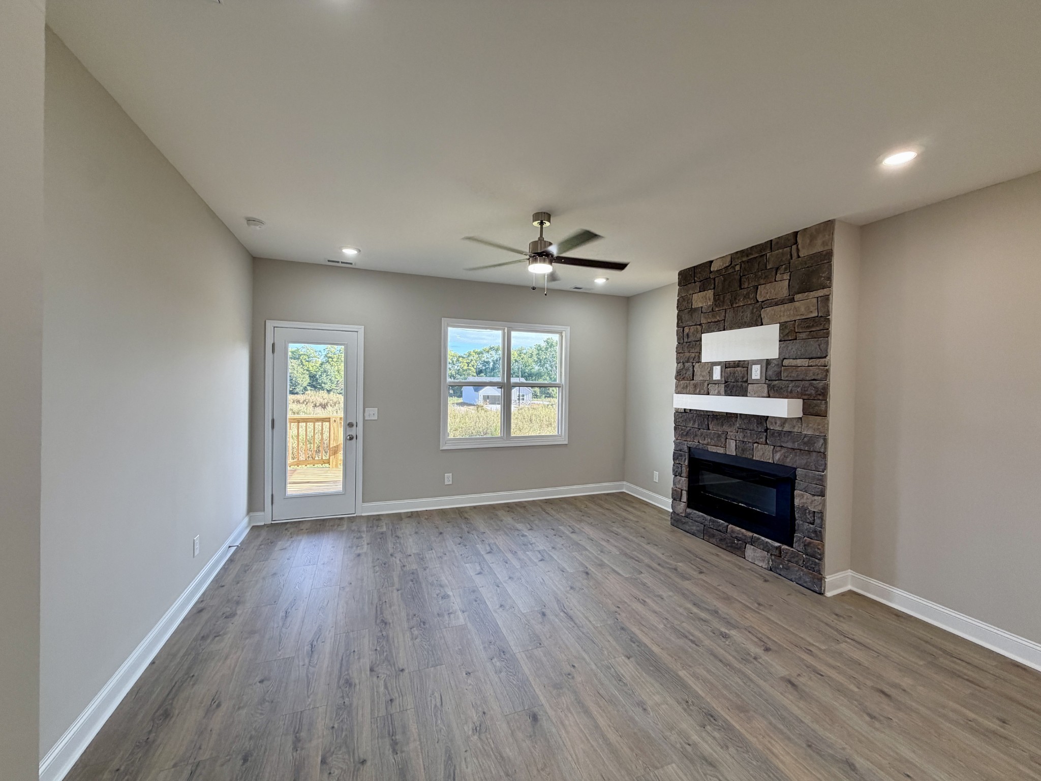 2720 Brewster Drive Property Photo 3