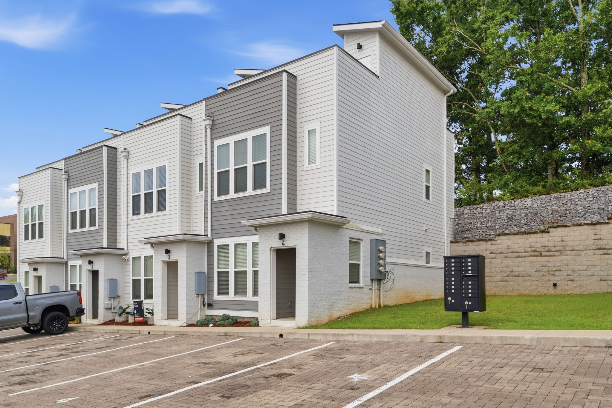 500 Creative Way Property Photo 3