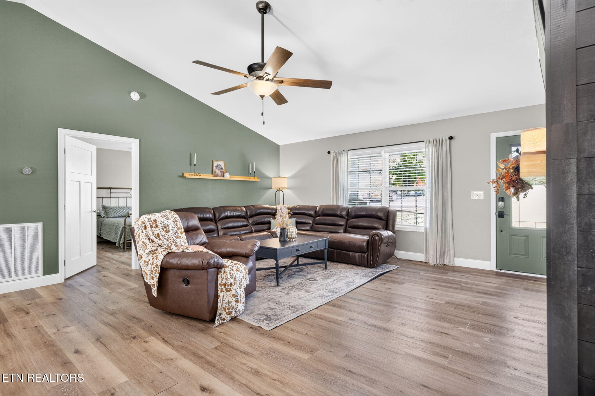 57 Capitol Drive Property Photo 4