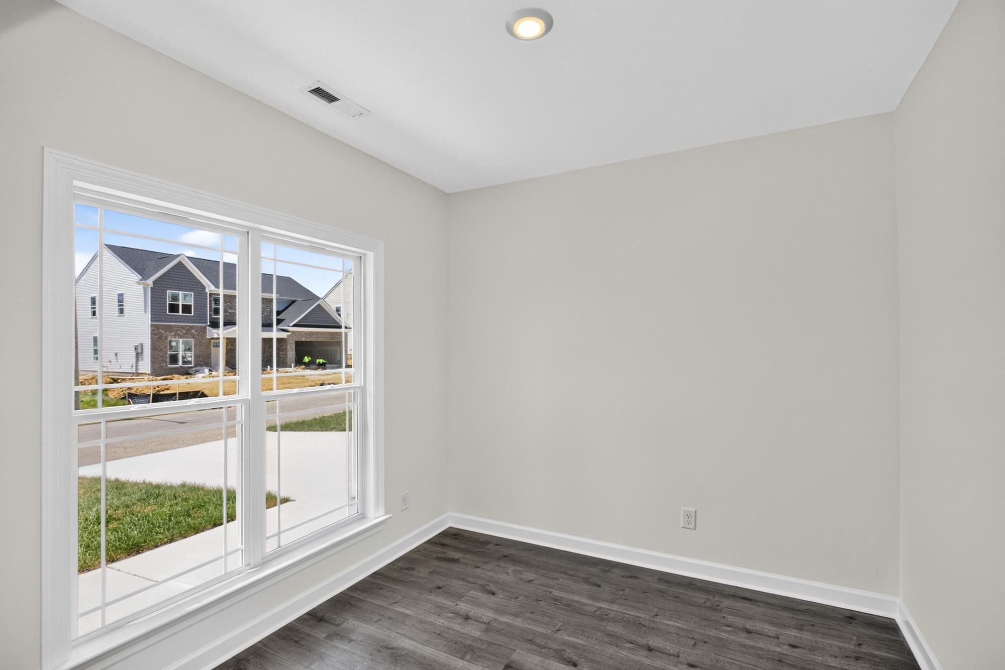 5023 Salient Dr Property Photo 6