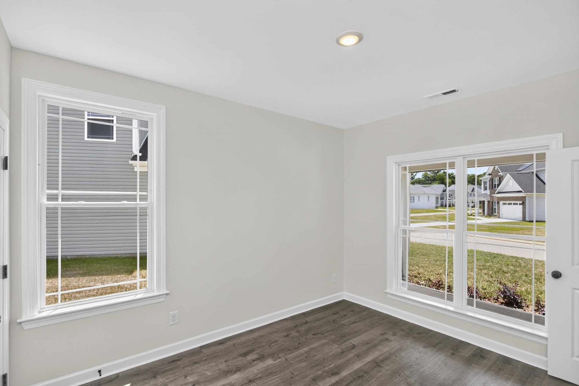 5023 Salient Dr Property Photo 7