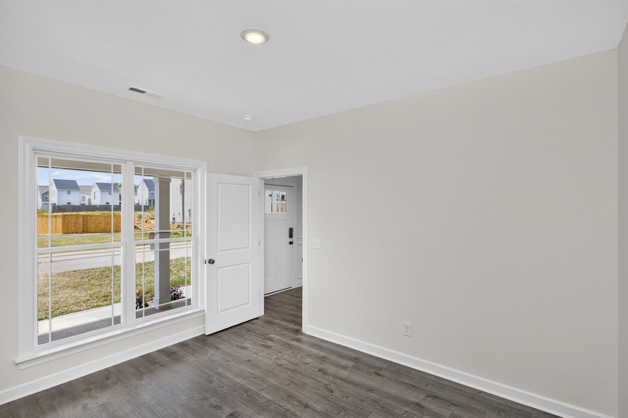 5023 Salient Dr Property Photo 8