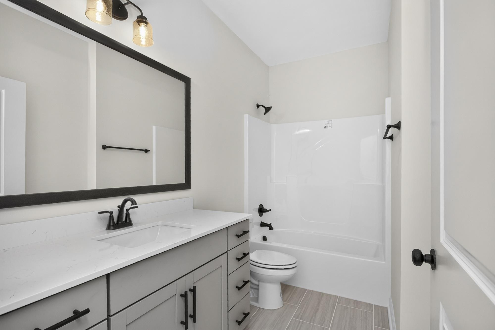 5023 Salient Dr Property Photo 9