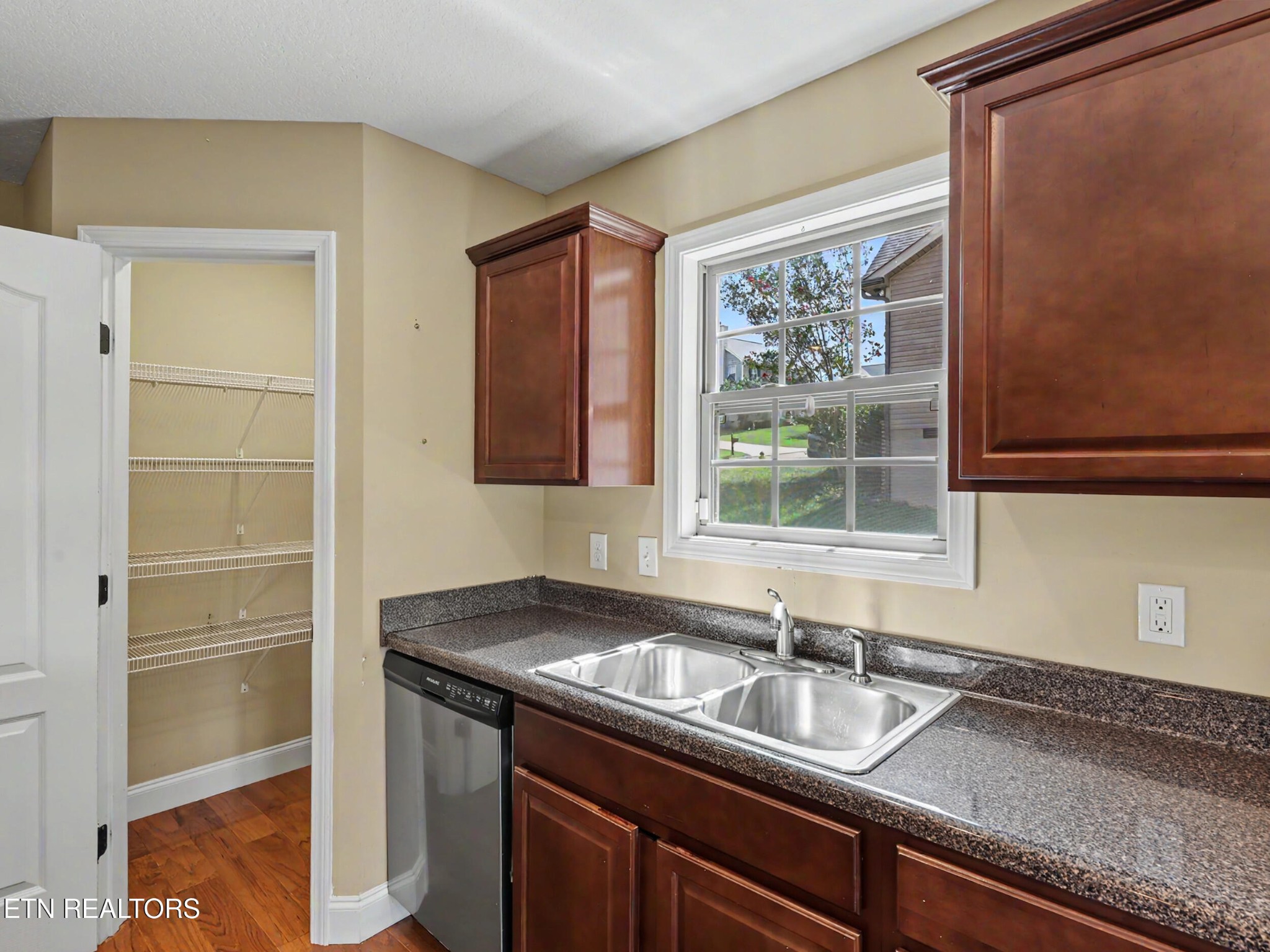813 Mackenzie Drive Property Photo 12