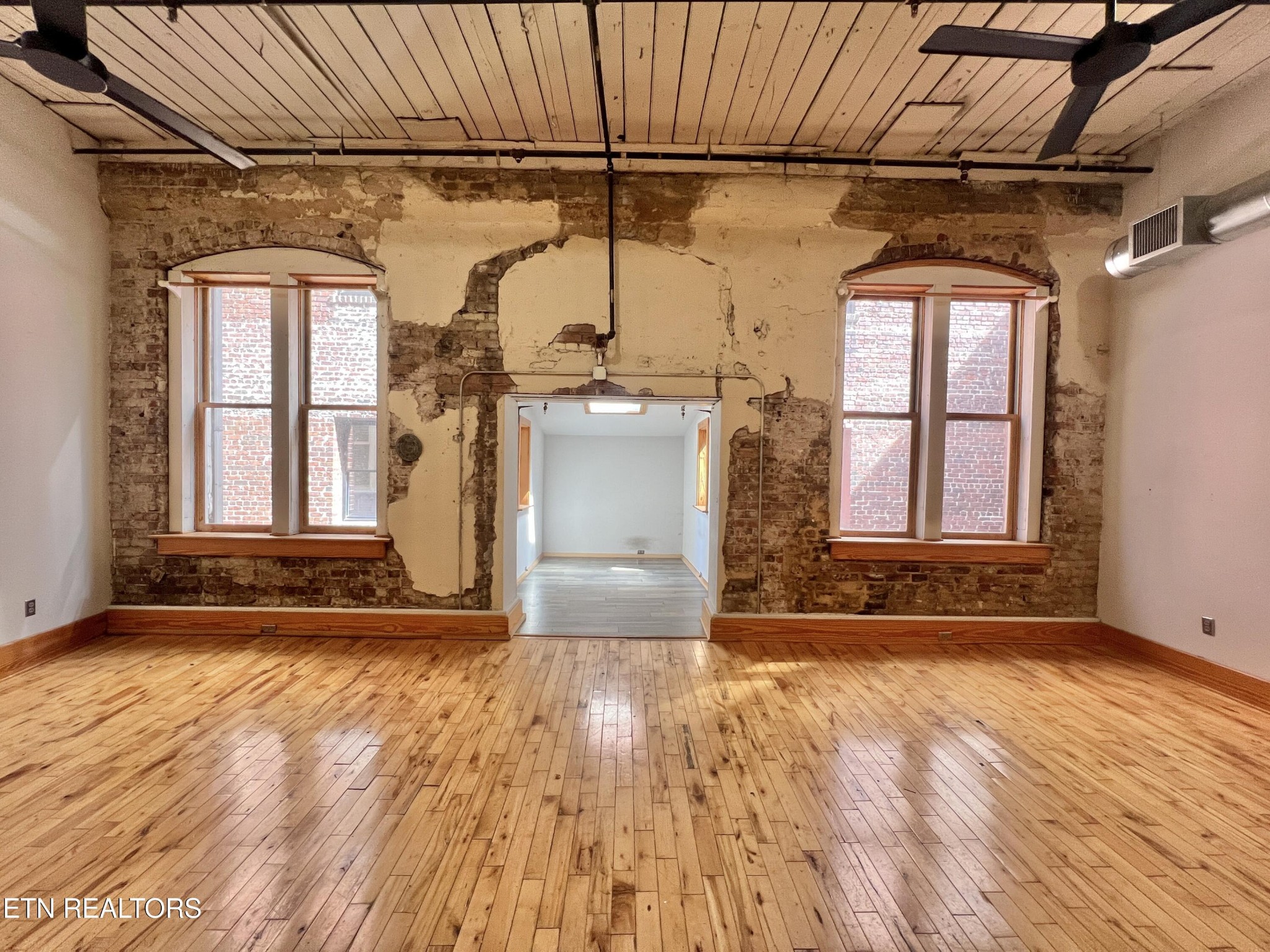 112 S Gay St Property Photo 5