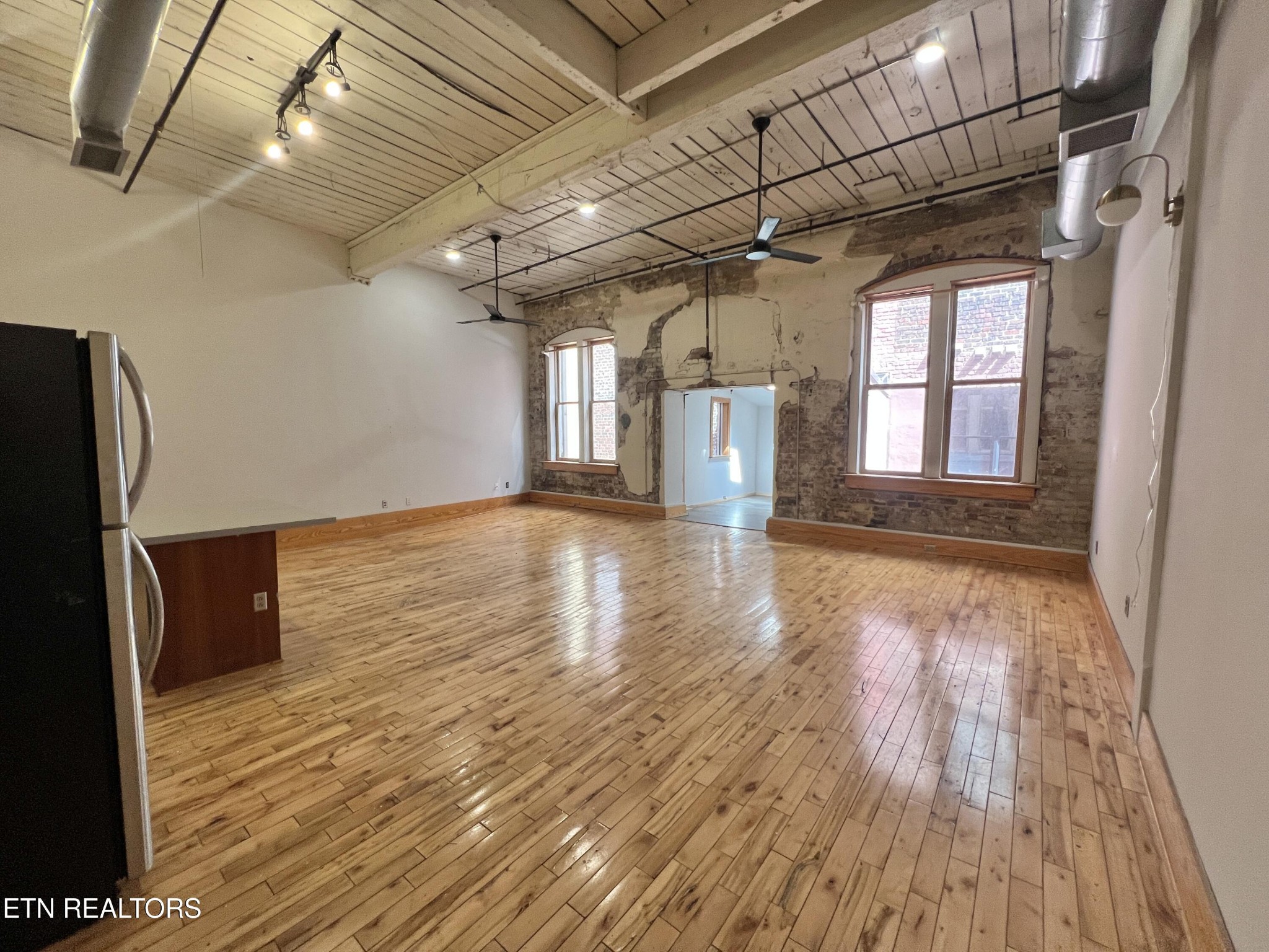 112 S Gay St Property Photo 6