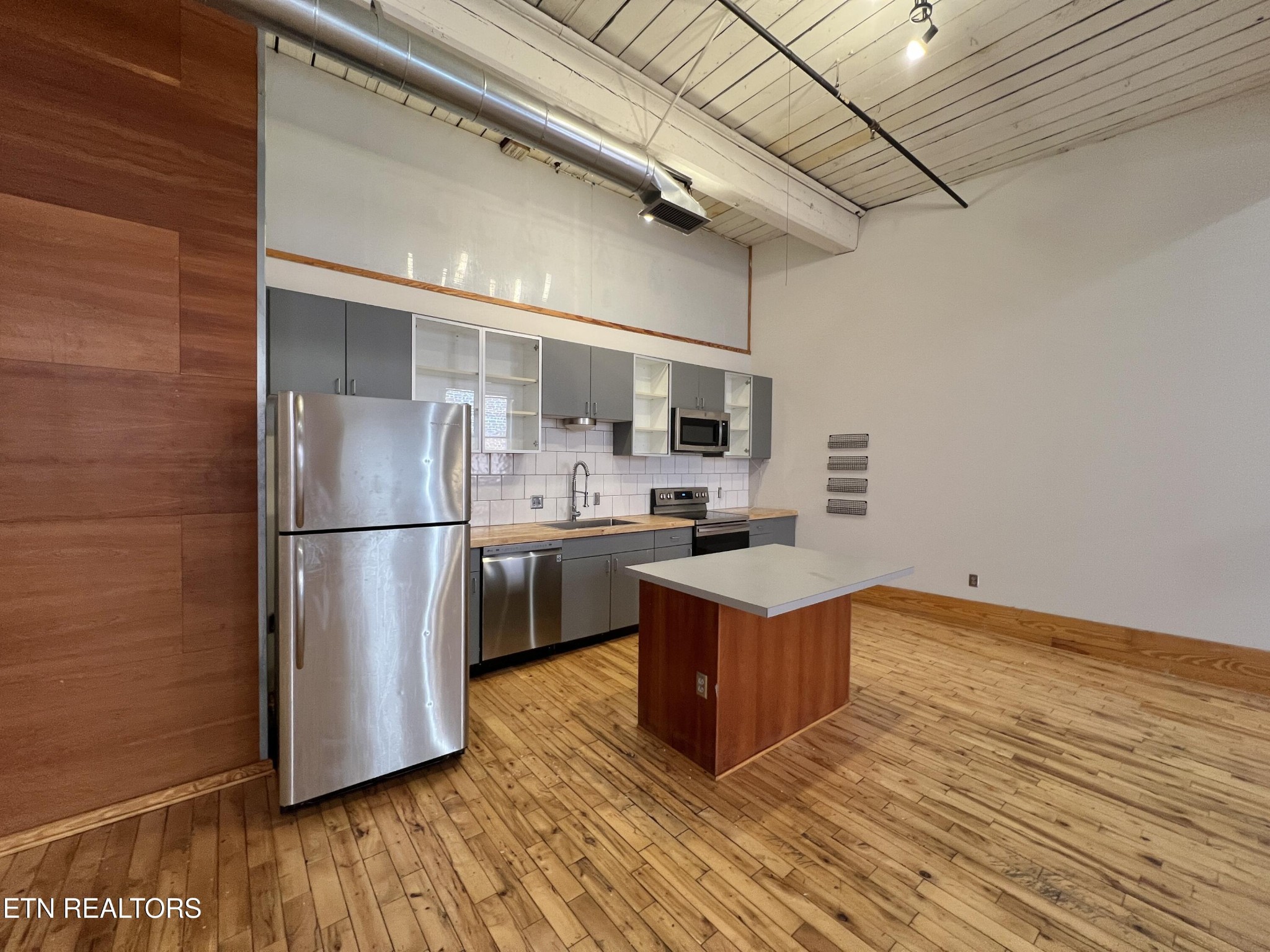 112 S Gay St Property Photo 7