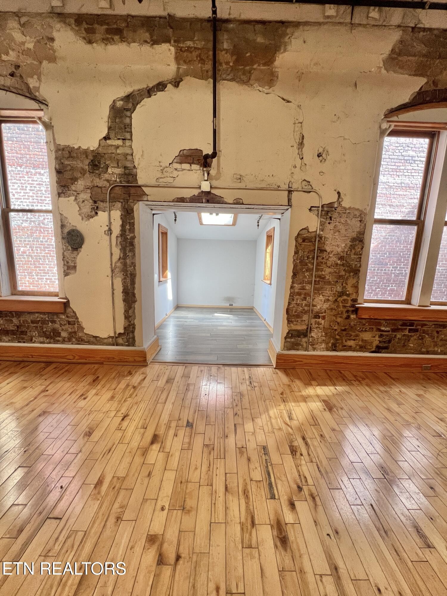 112 S Gay St Property Photo 9