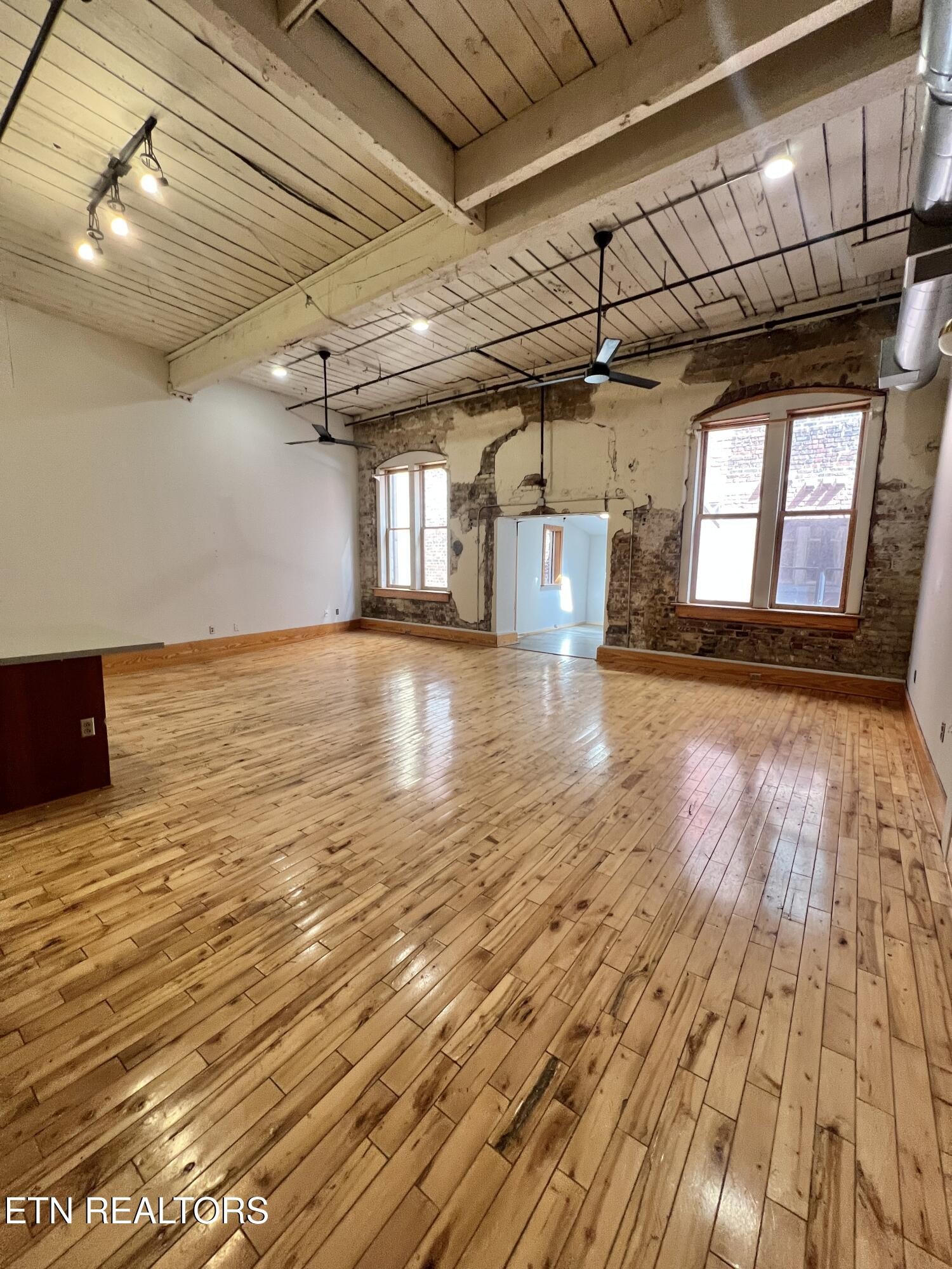 112 S Gay St Property Photo 10