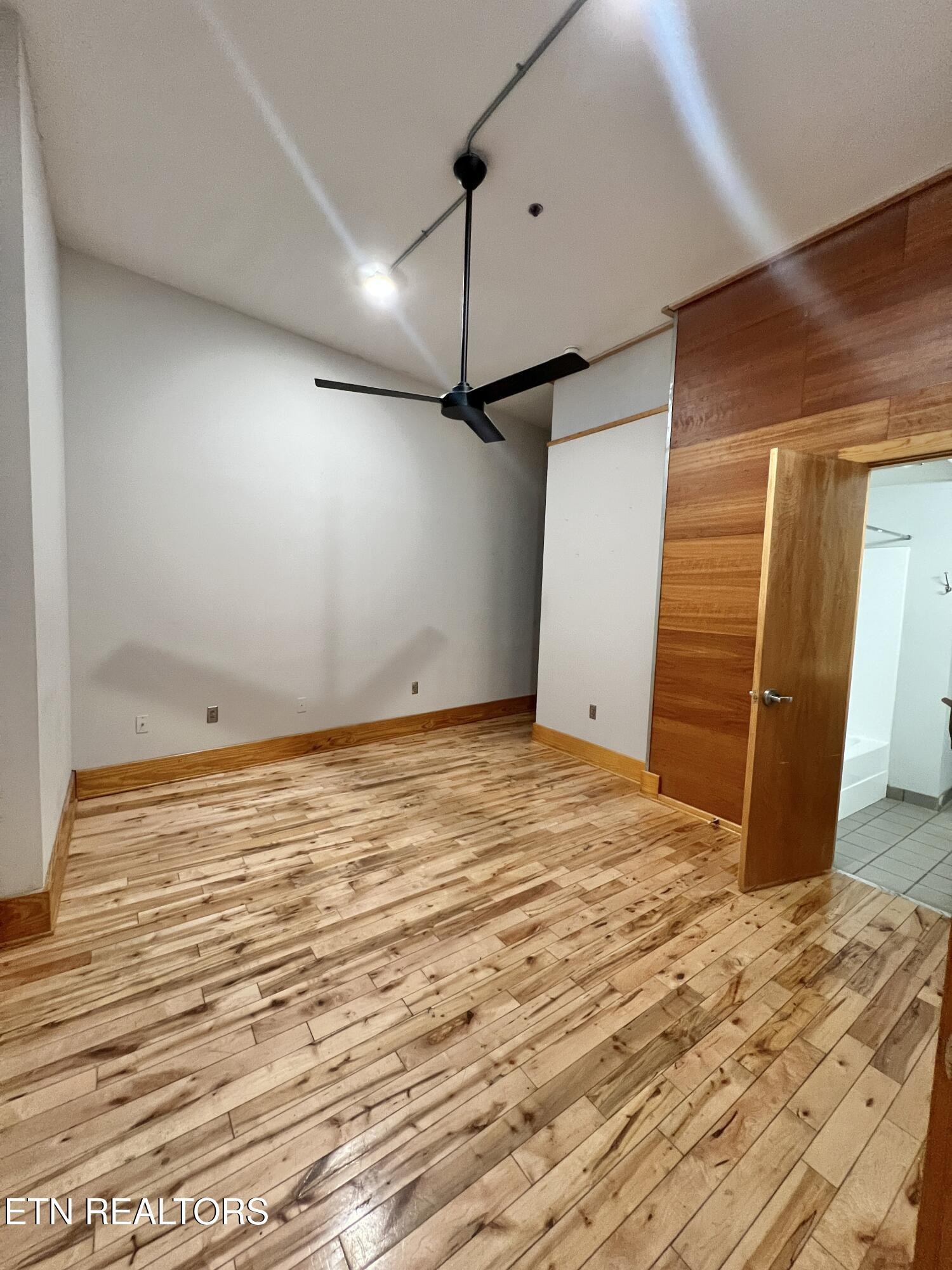 112 S Gay St Property Photo 11