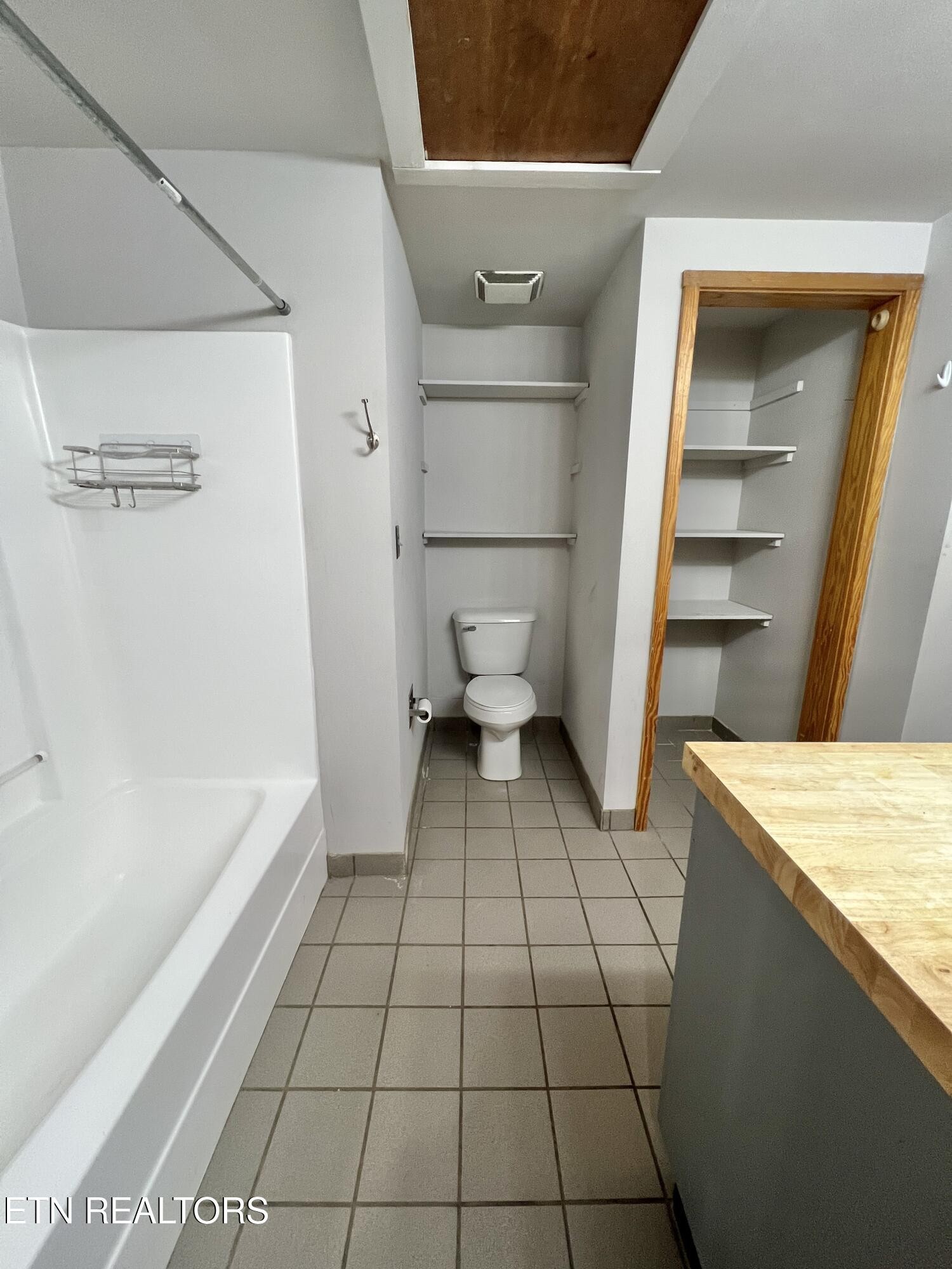 112 S Gay St Property Photo 15