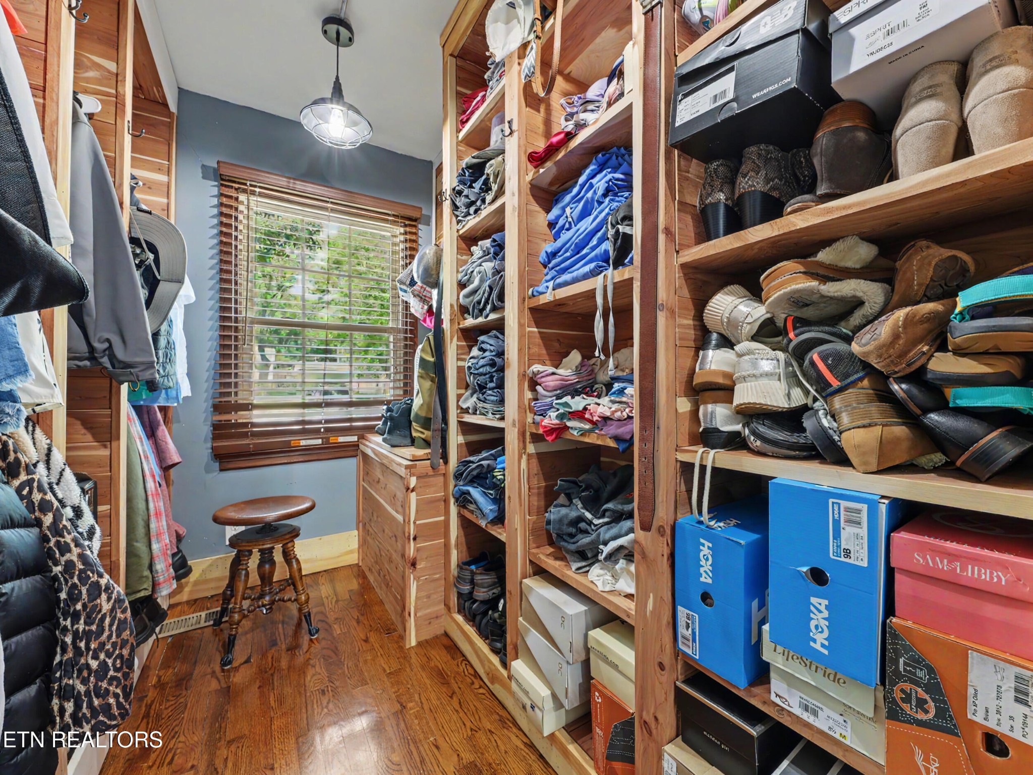 860 Gilbert St Property Photo 22