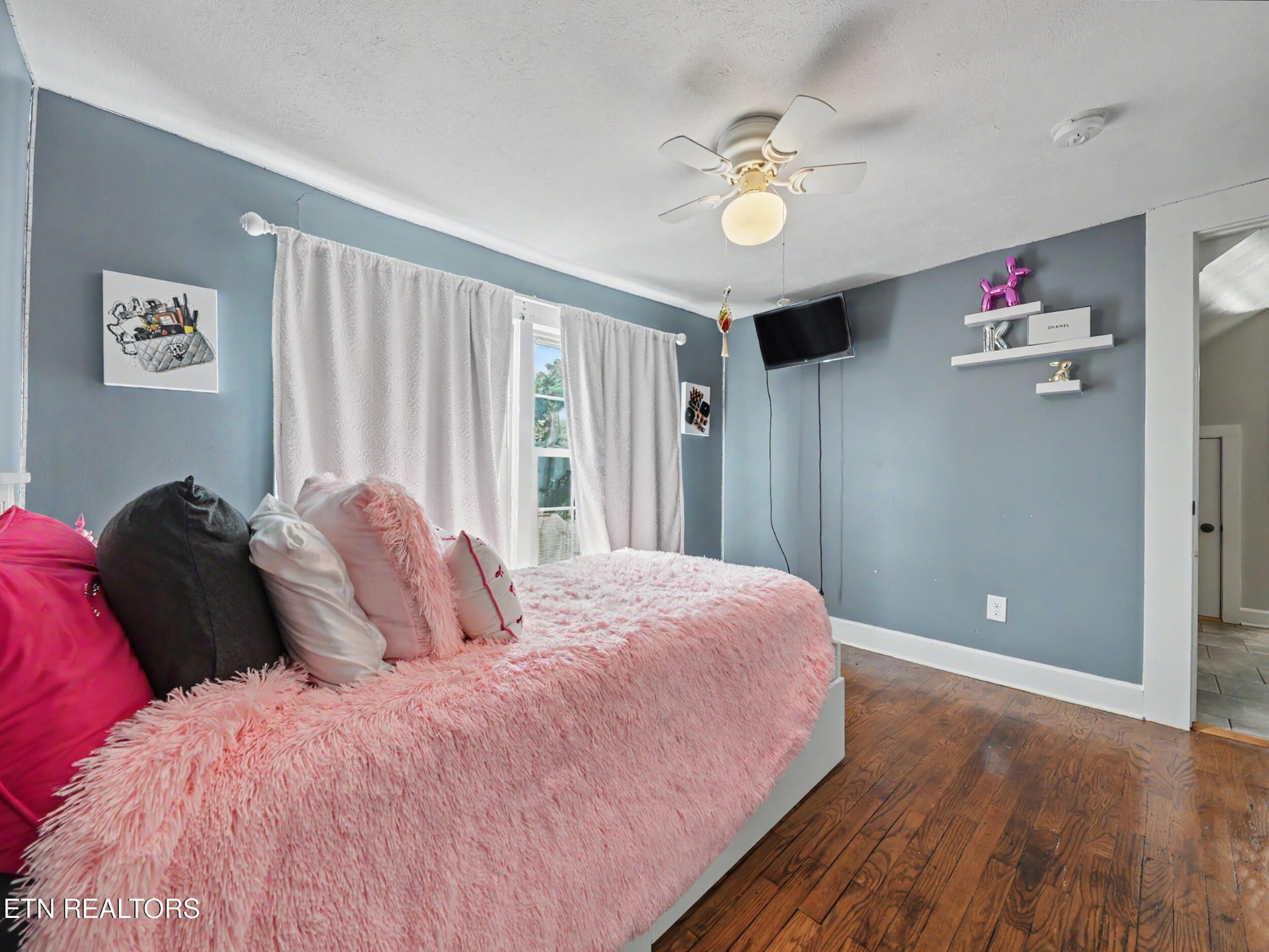 860 Gilbert St Property Photo 27