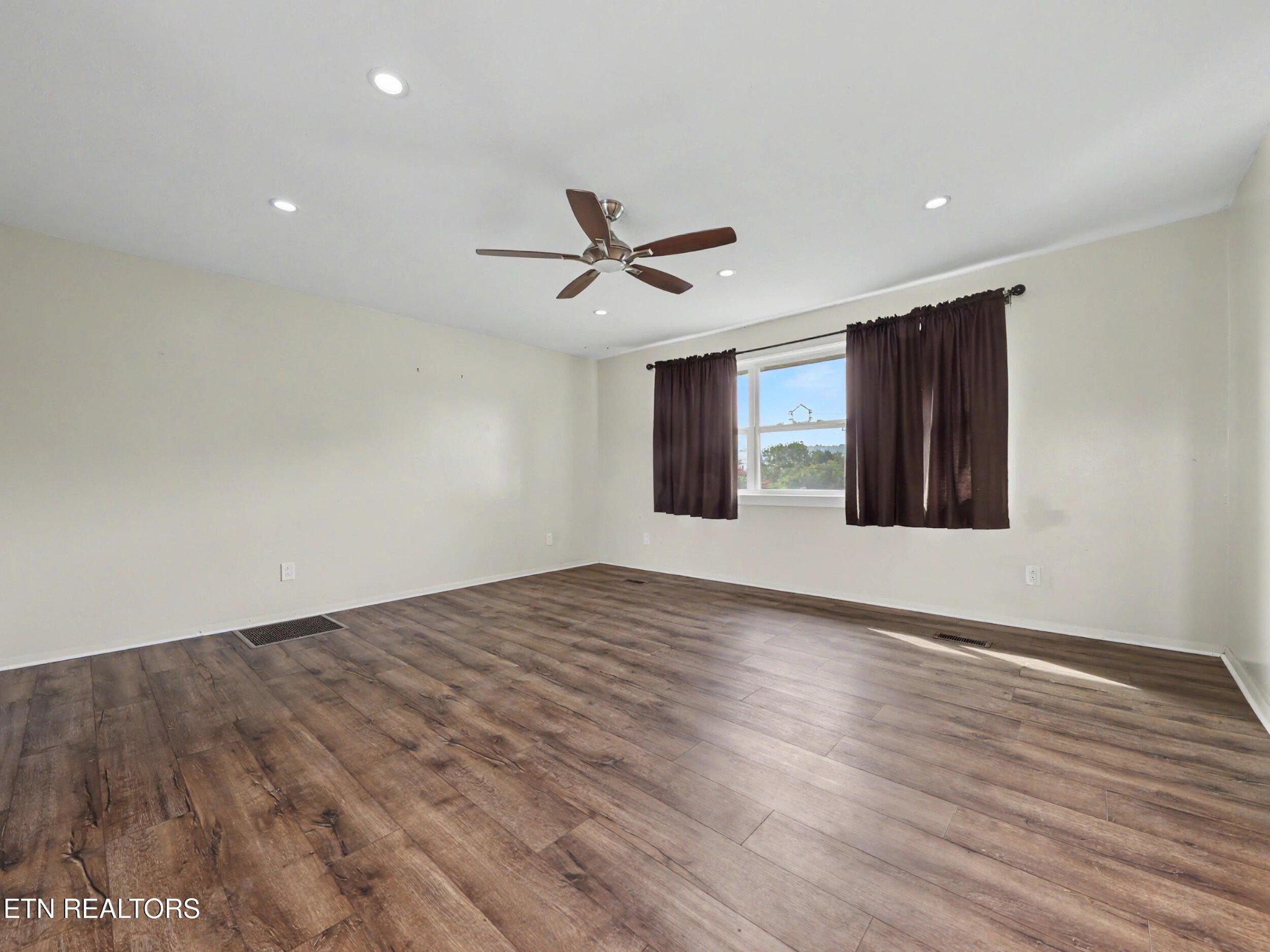 3717 Splendor Drive Property Photo 8