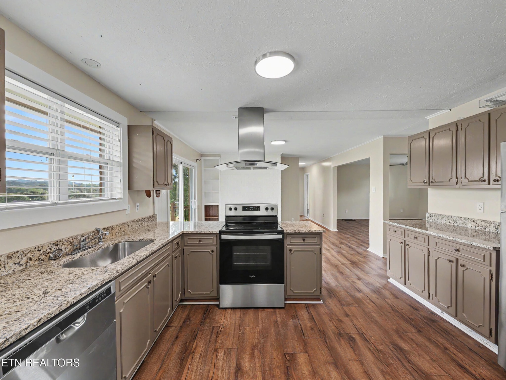 3717 Splendor Drive Property Photo 11