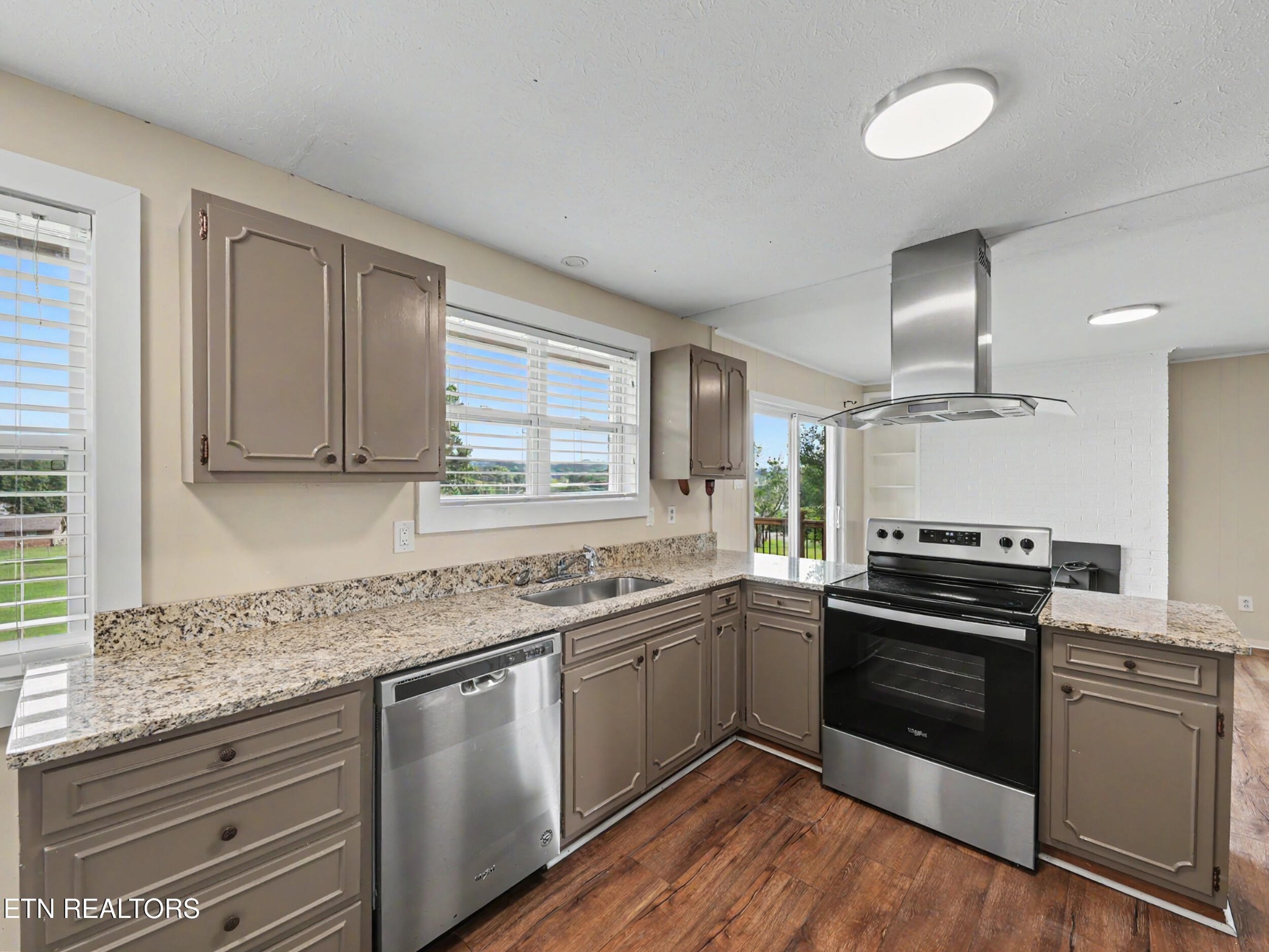 3717 Splendor Drive Property Photo 12