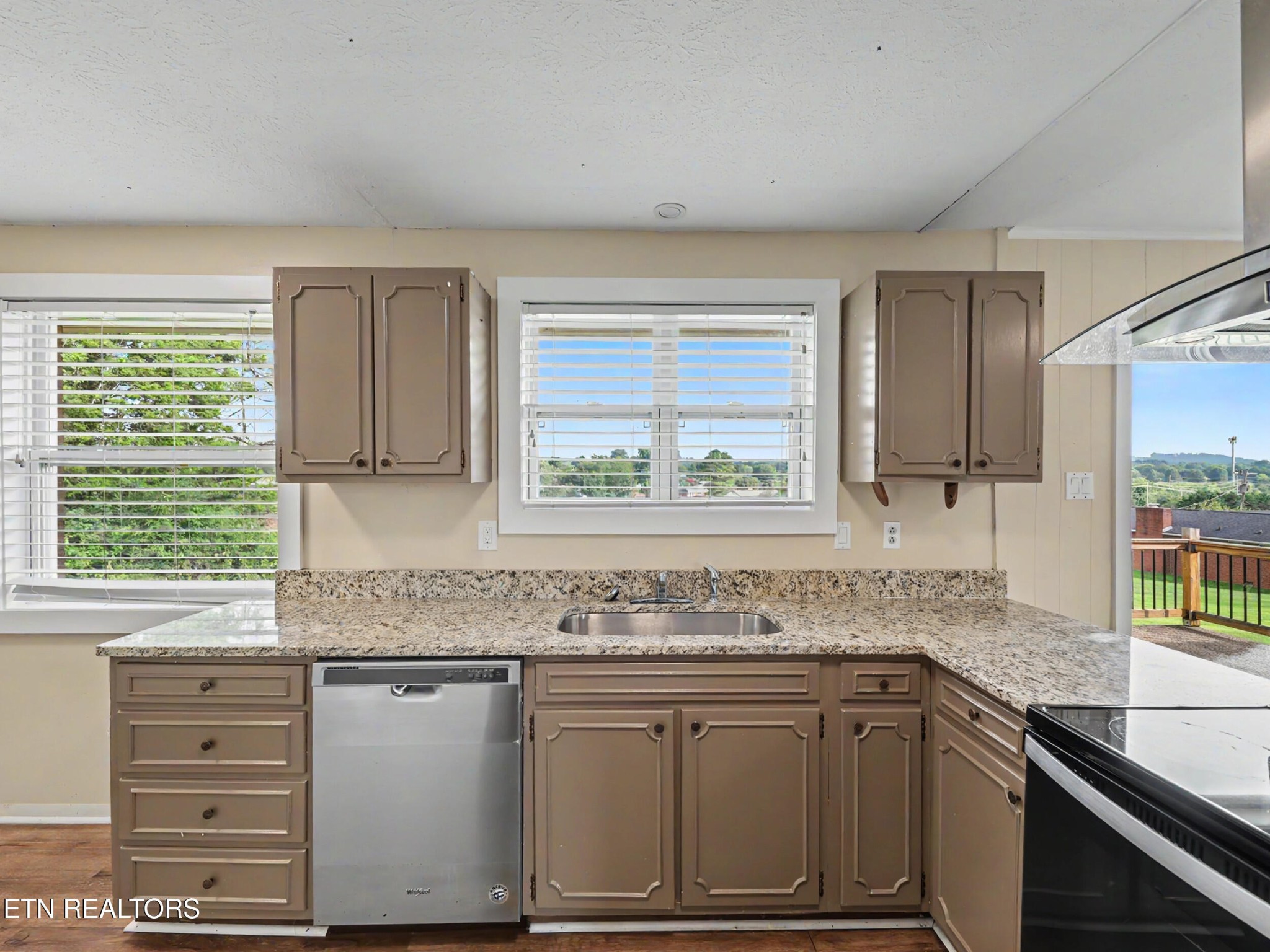 3717 Splendor Drive Property Photo 13