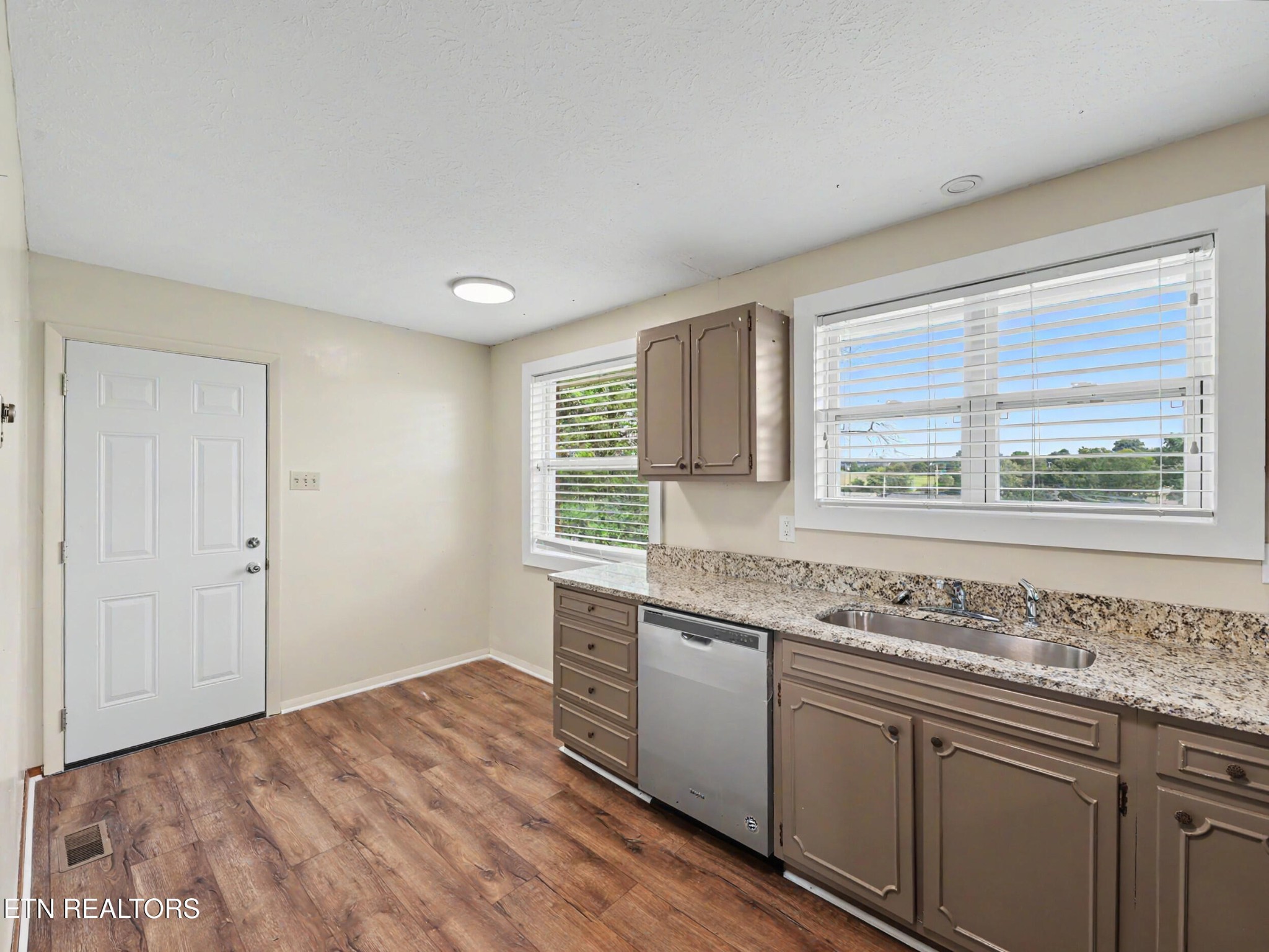 3717 Splendor Drive Property Photo 15