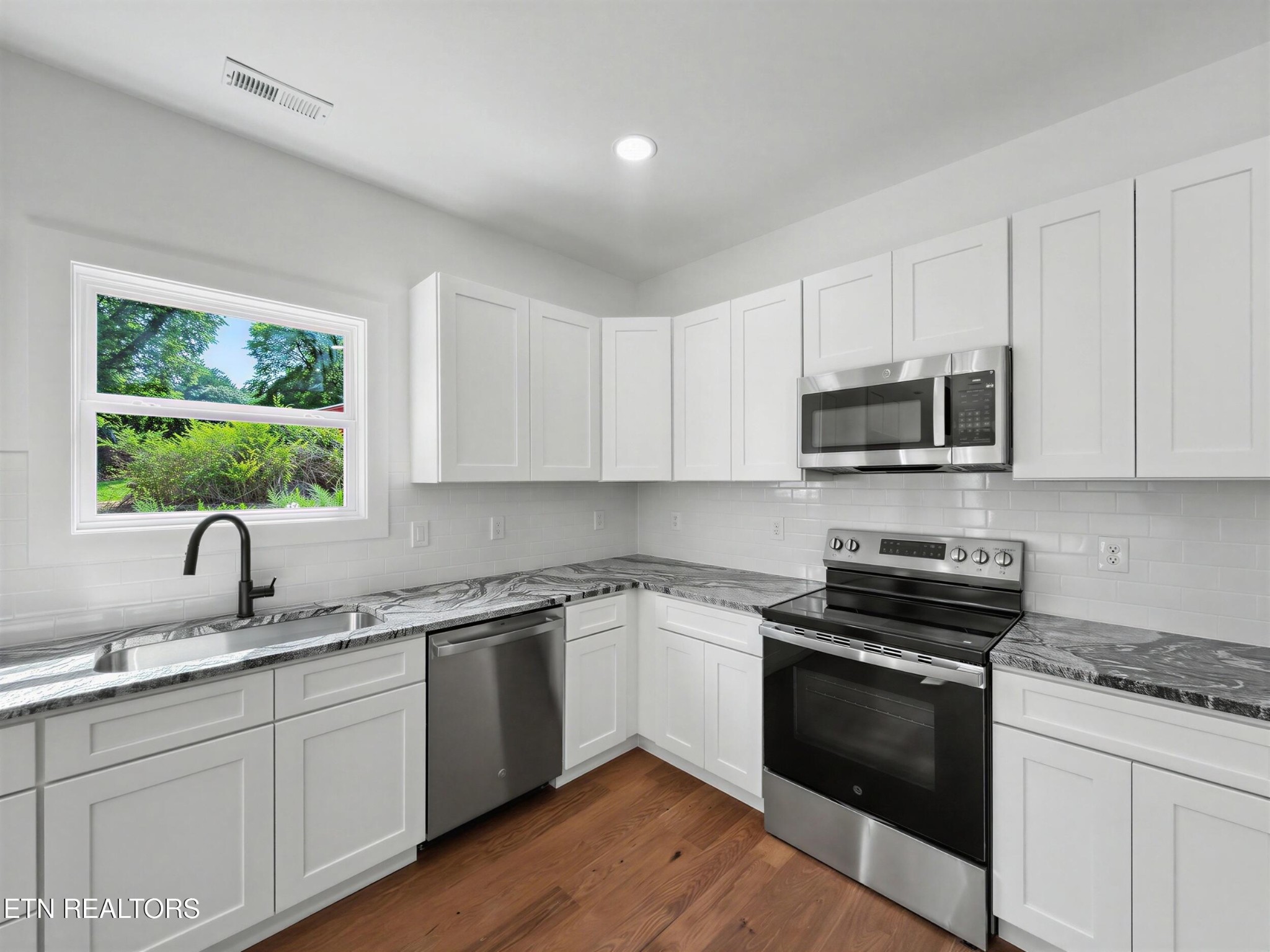 5323 Arza Lane Property Photo 13