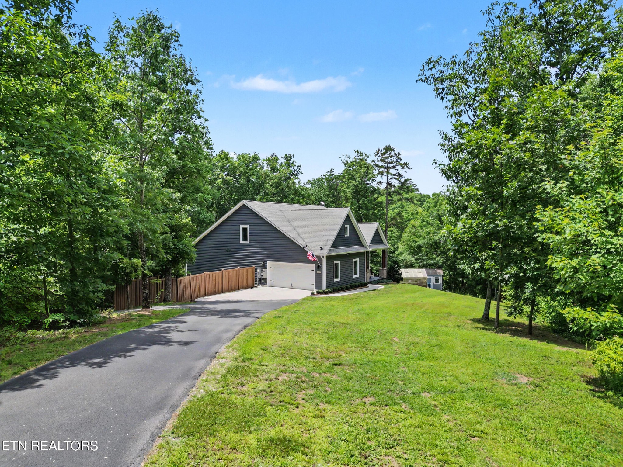 9133 Lynnwood Lane Property Photo 8