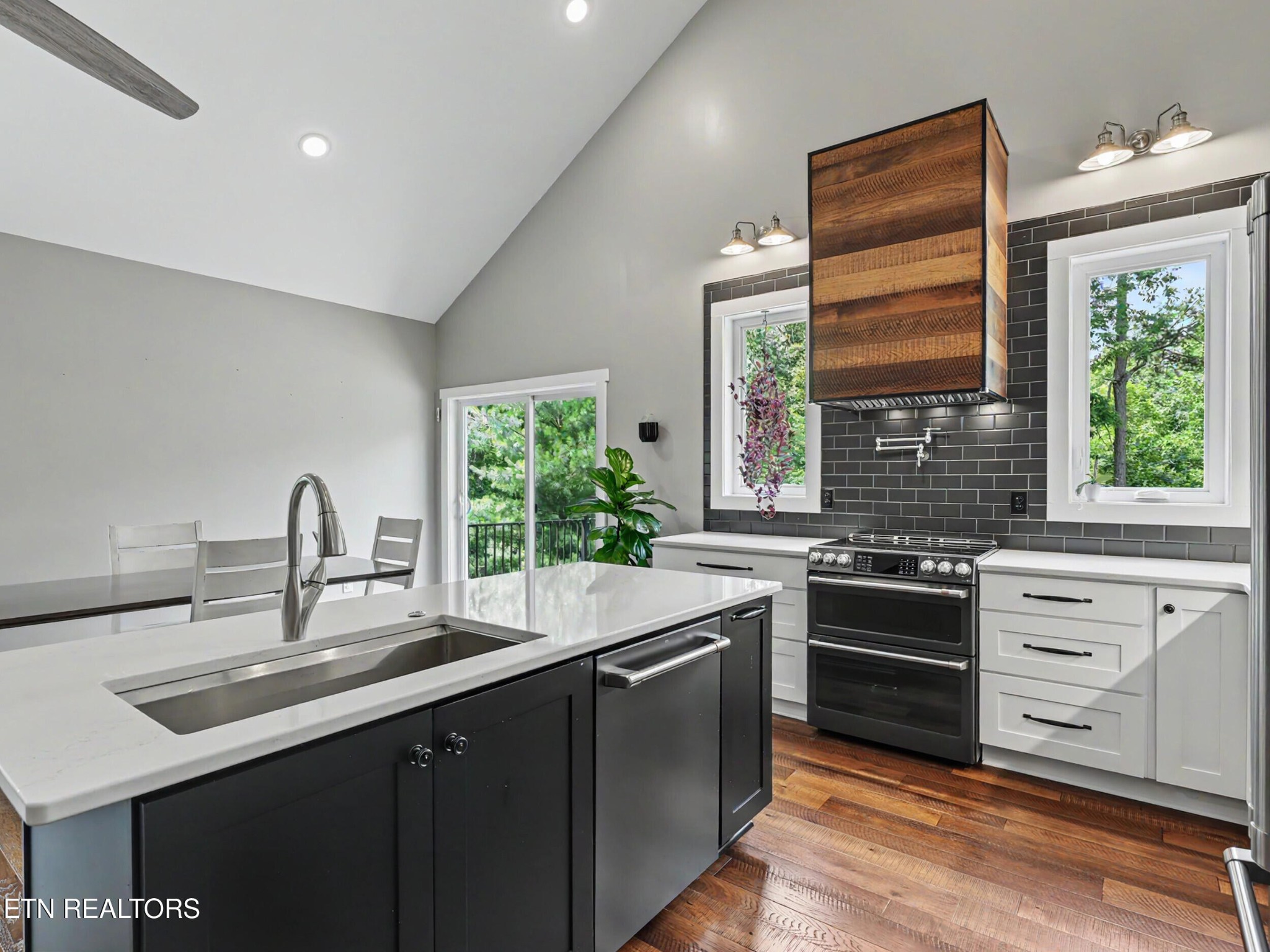 9133 Lynnwood Lane Property Photo 14