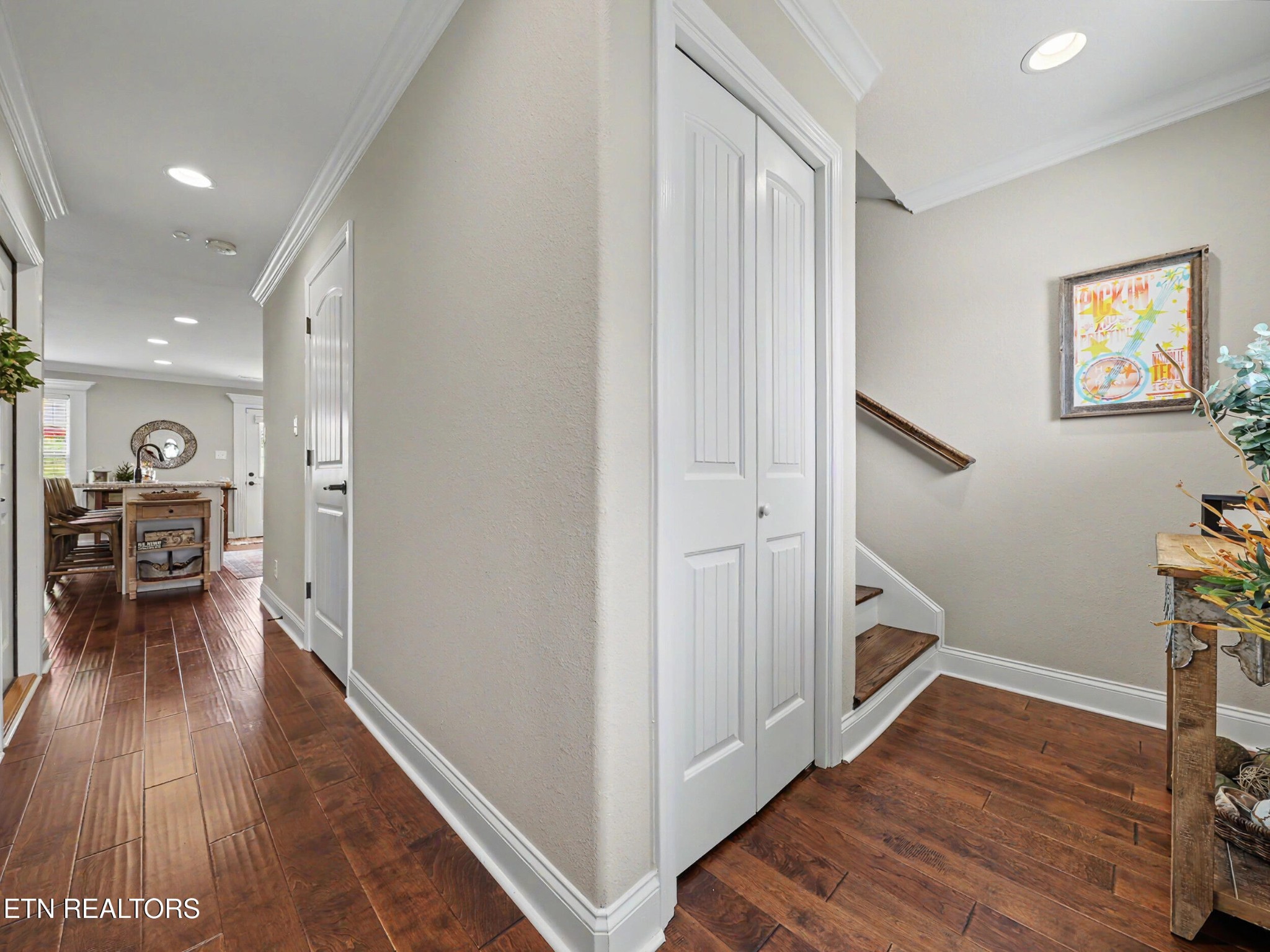 245 Royal Oaks Drive Property Photo 7