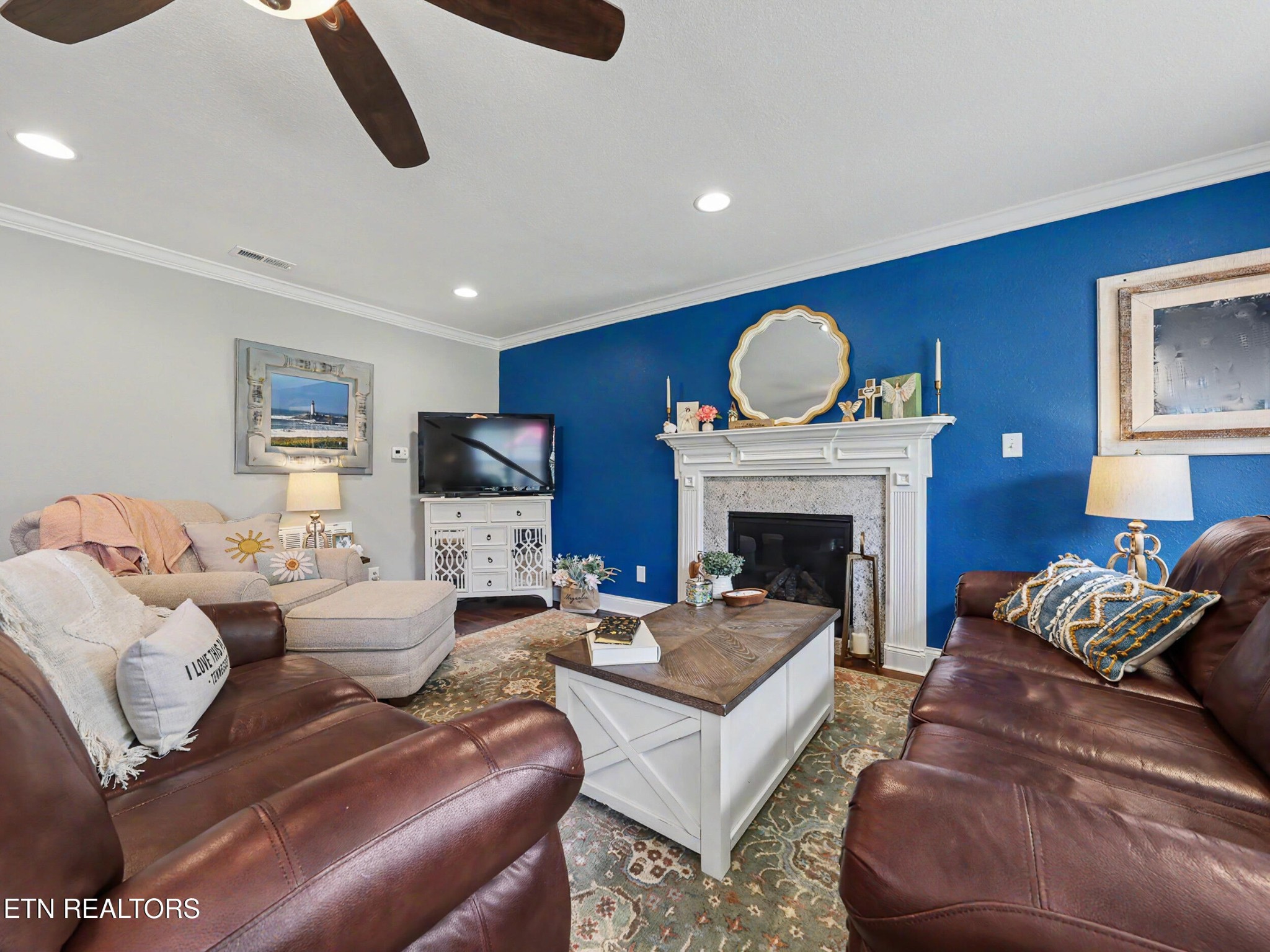 245 Royal Oaks Drive Property Photo 9