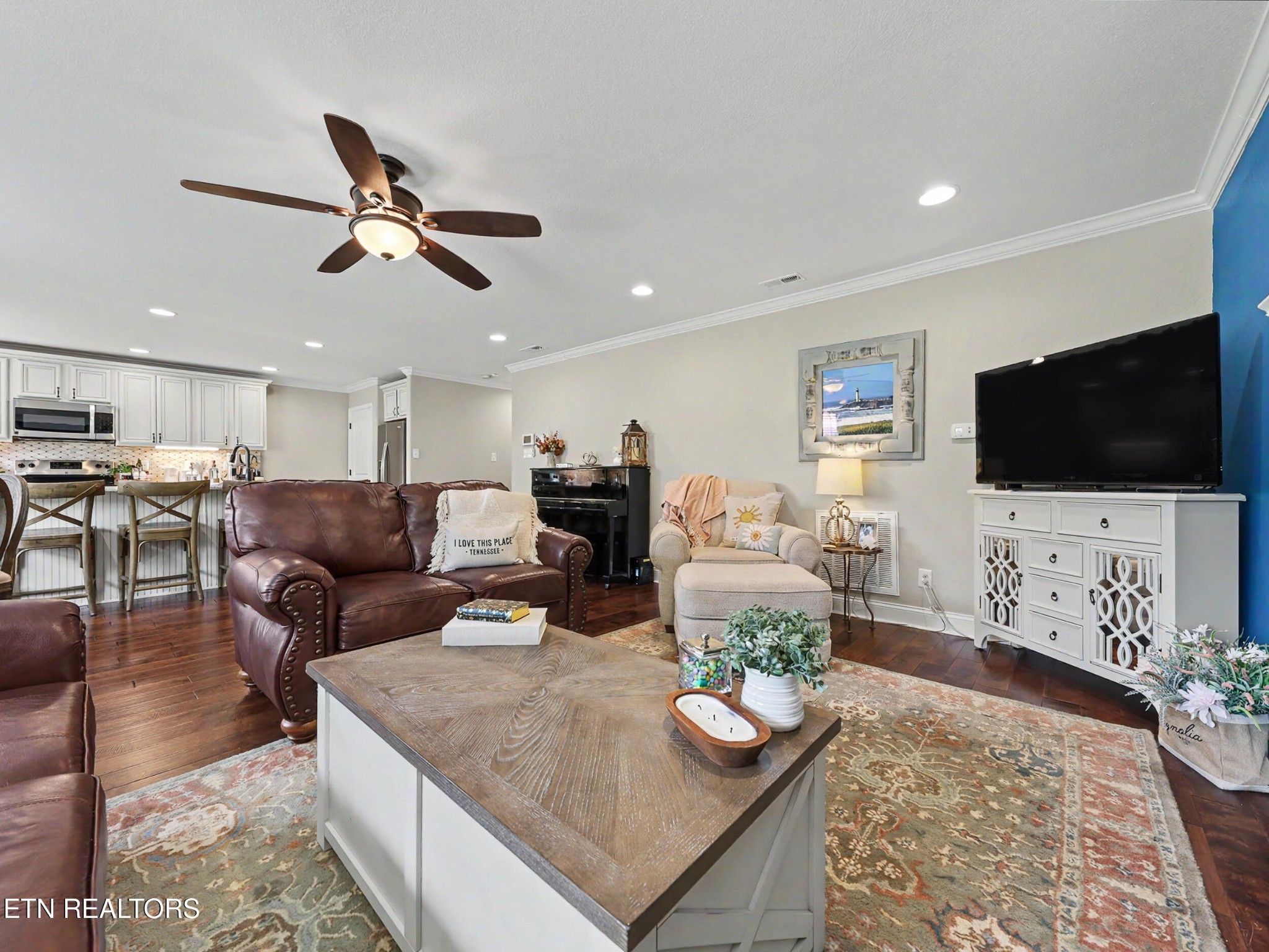 245 Royal Oaks Drive Property Photo 11