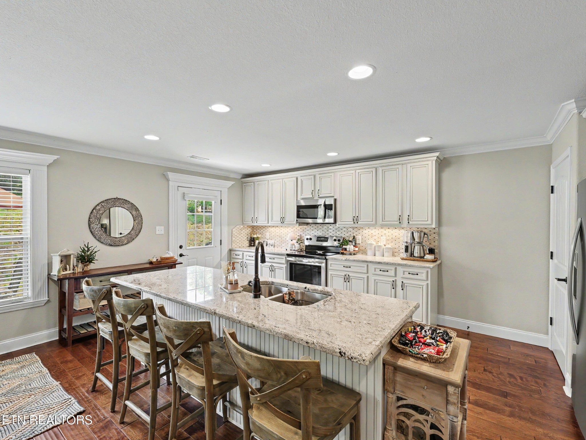 245 Royal Oaks Drive Property Photo 12
