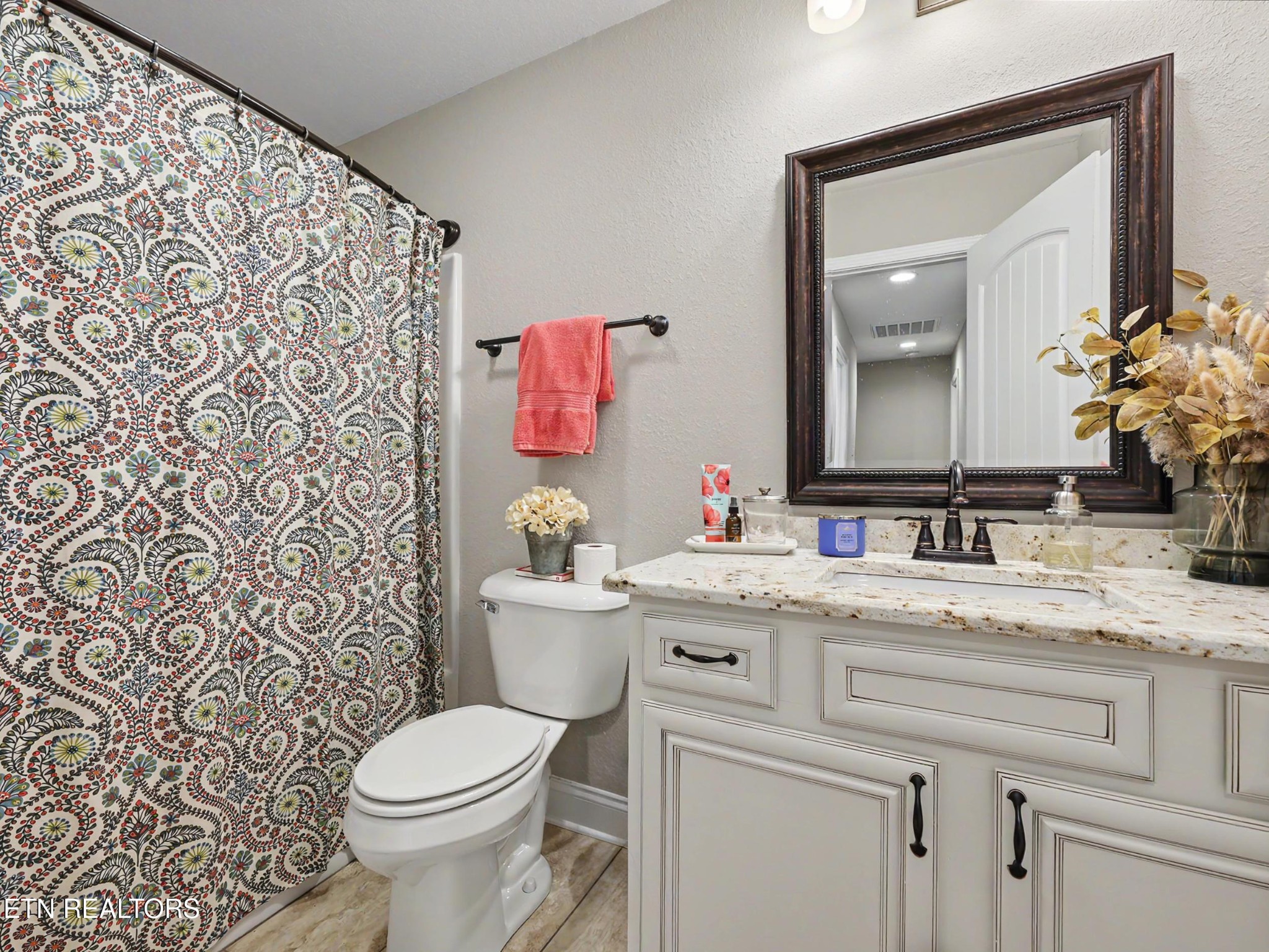 245 Royal Oaks Drive Property Photo 29