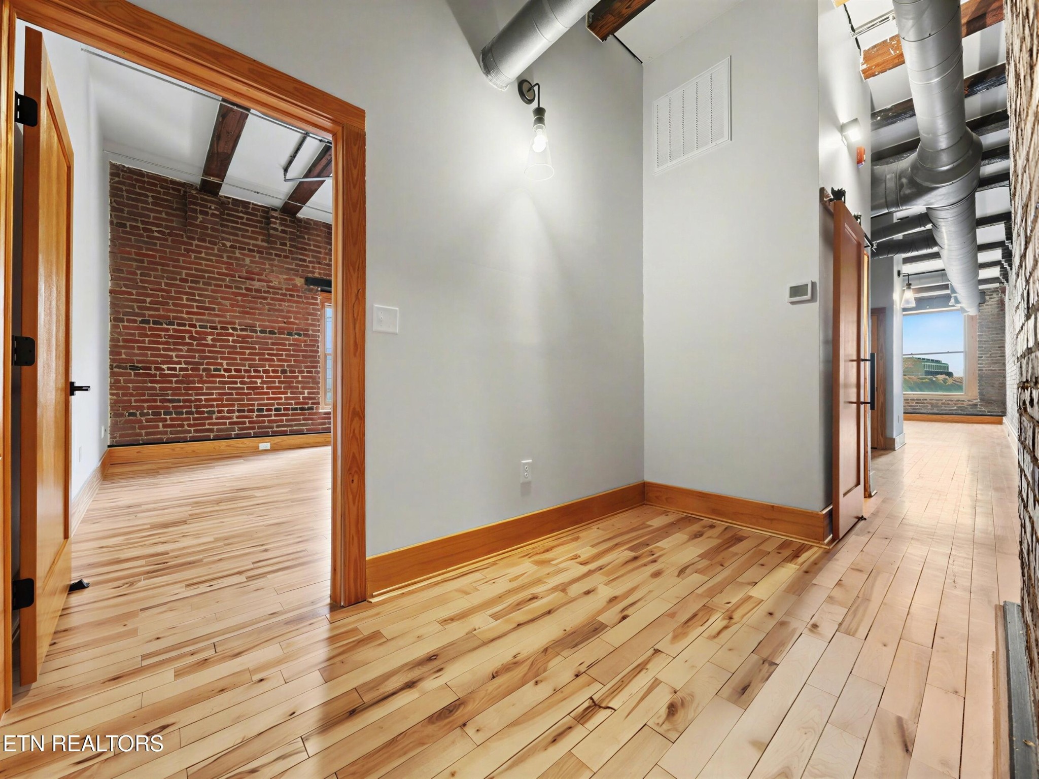 112 S Gay St Property Photo 9