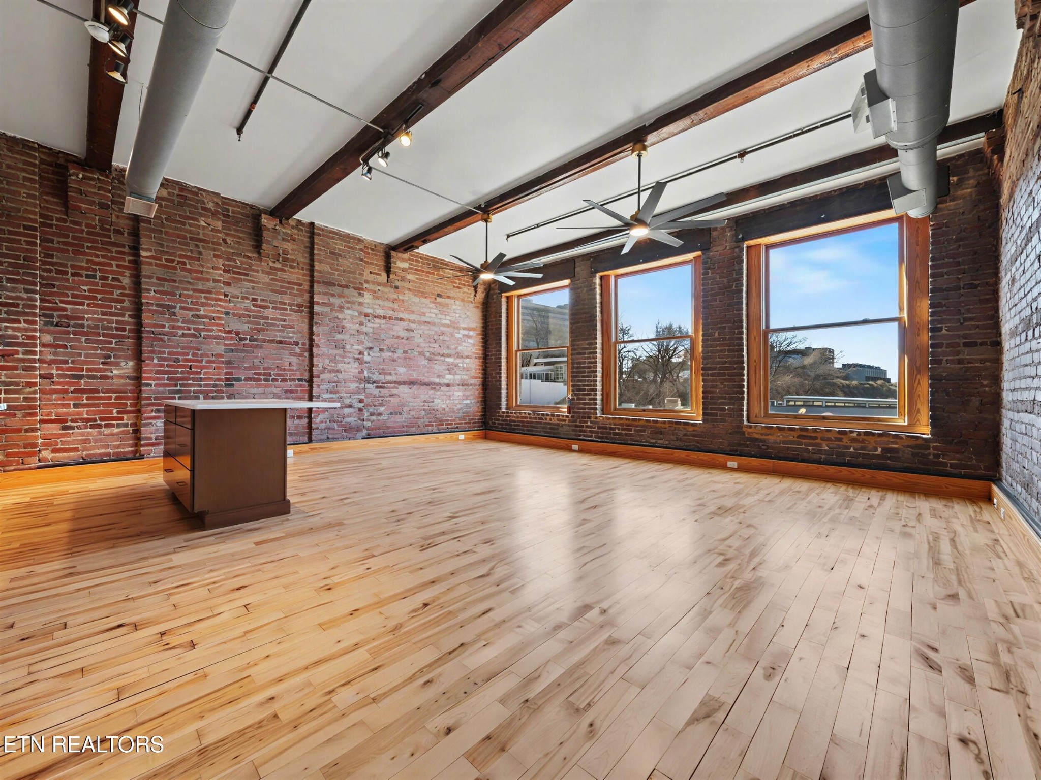 112 S Gay St Property Photo 10