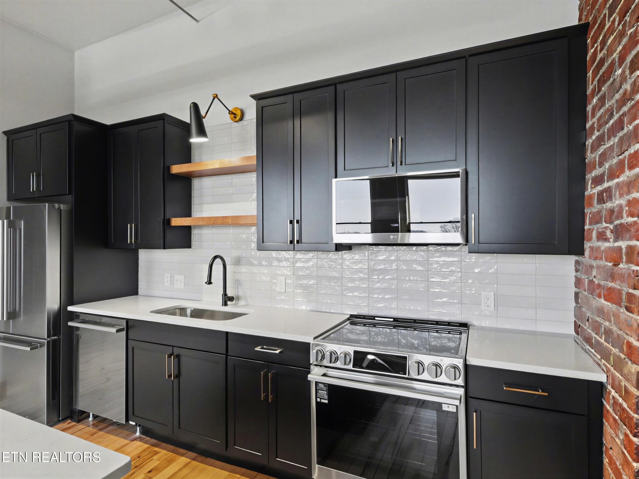 112 S Gay St Property Photo 16
