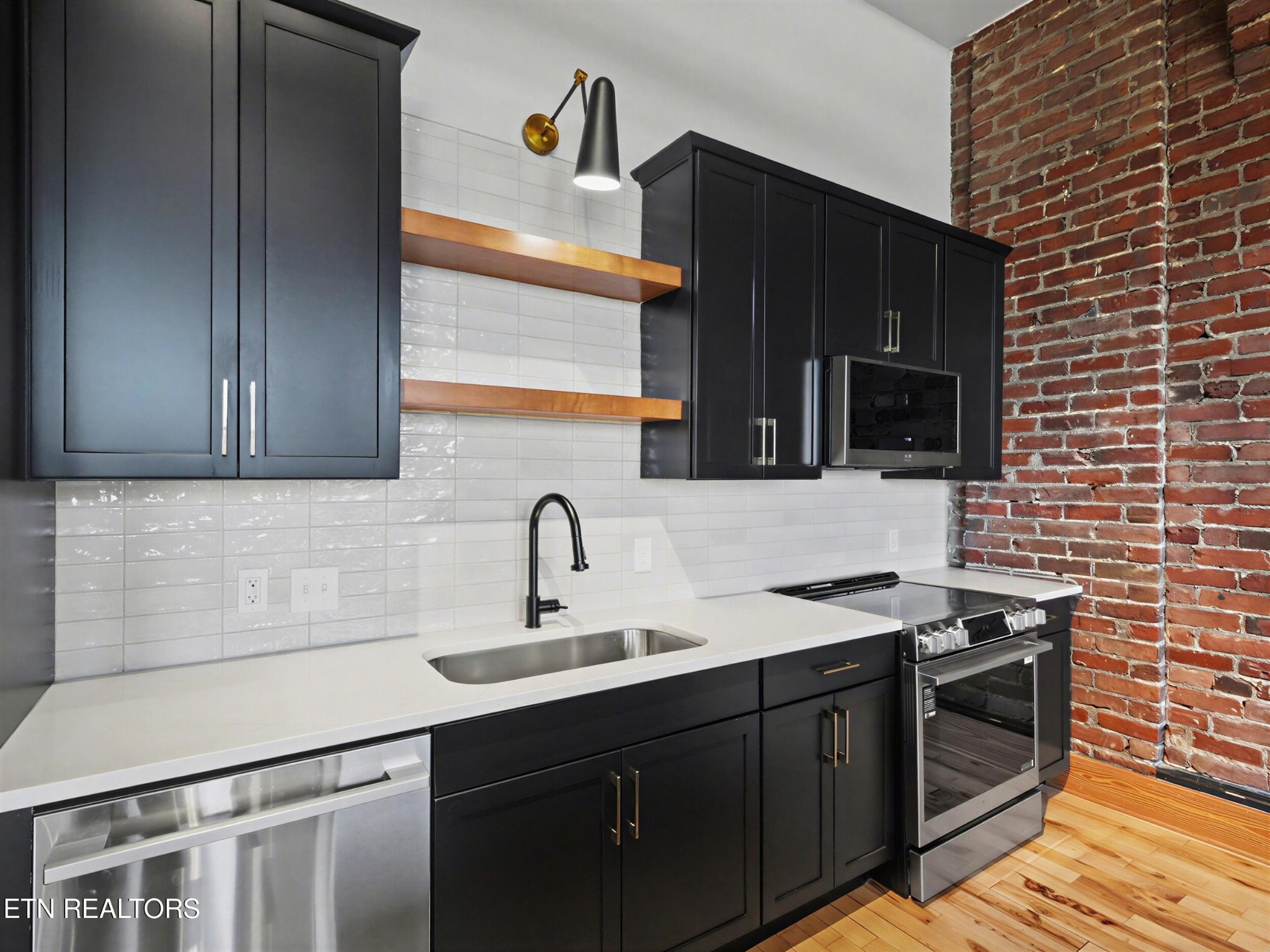 112 S Gay St Property Photo 17
