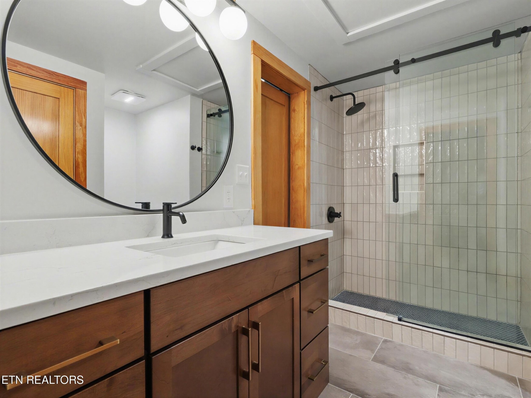 112 S Gay St Property Photo 25