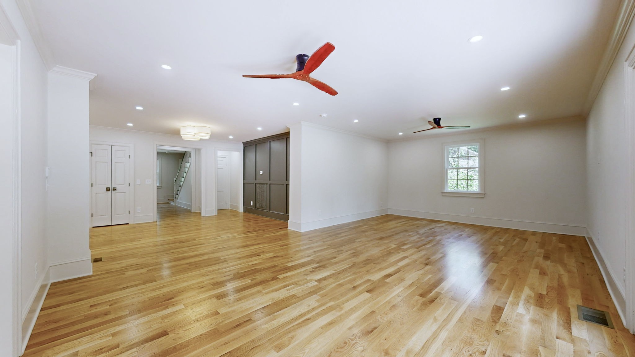 402 Lynnwood Blvd Property Photo 13