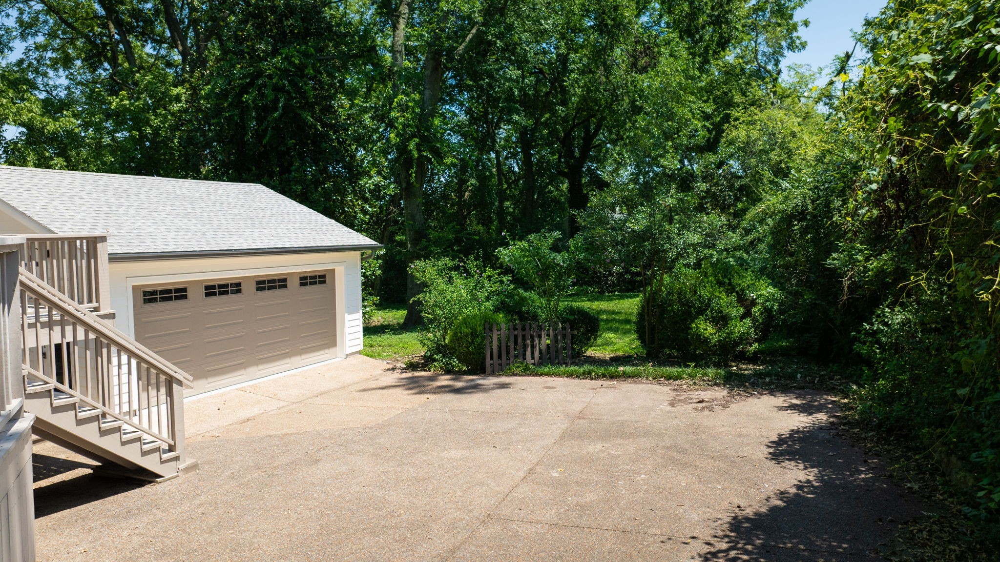 402 Lynnwood Blvd Property Photo 40
