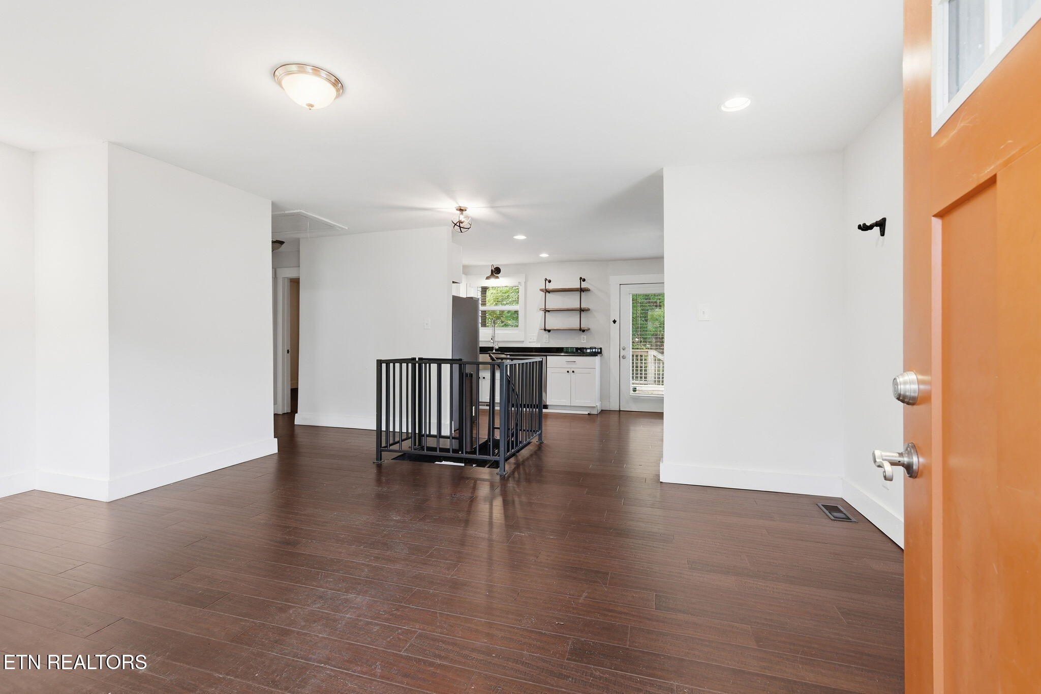 2447 Amber St Property Photo 5