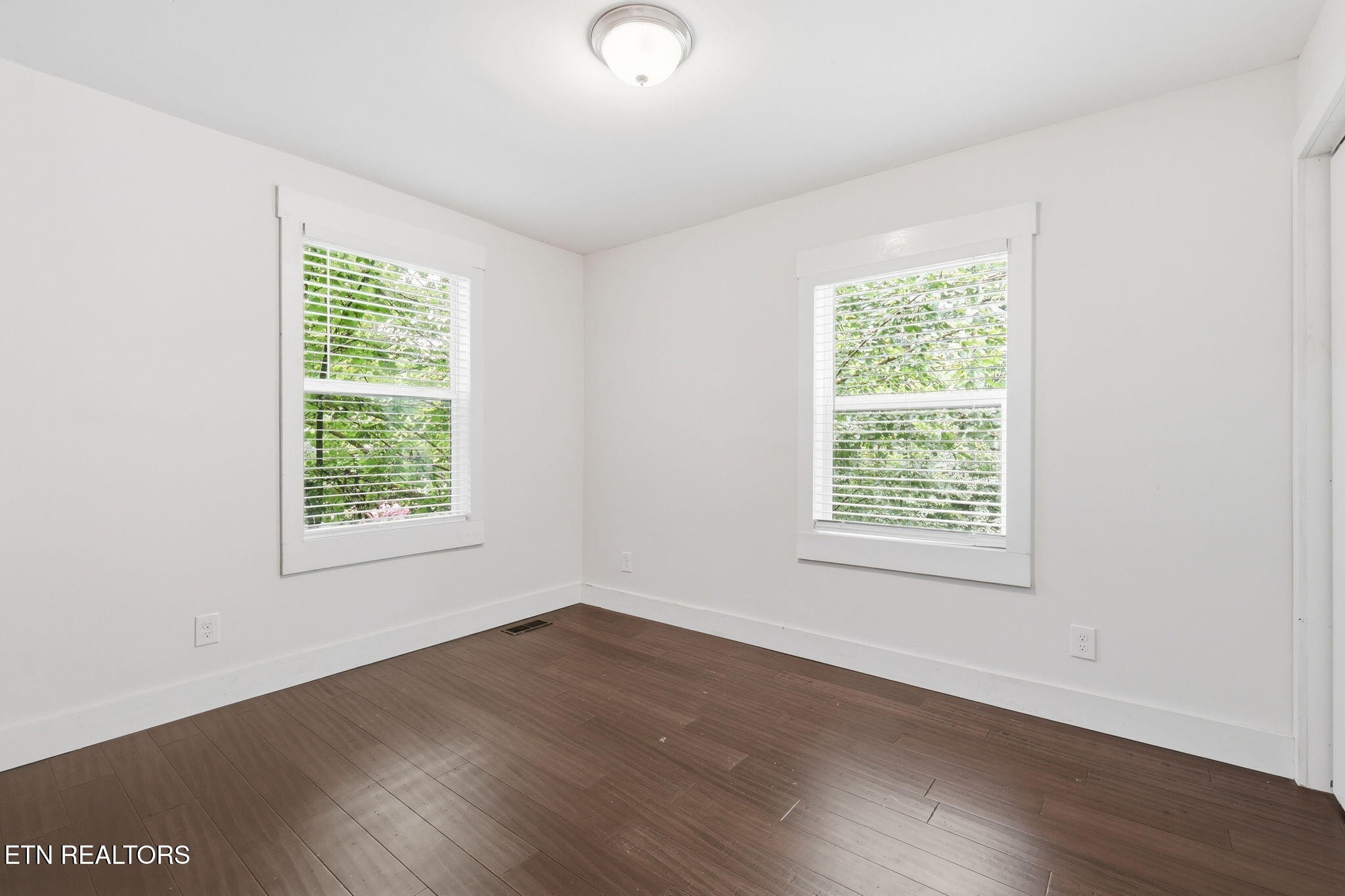 2447 Amber St Property Photo 22