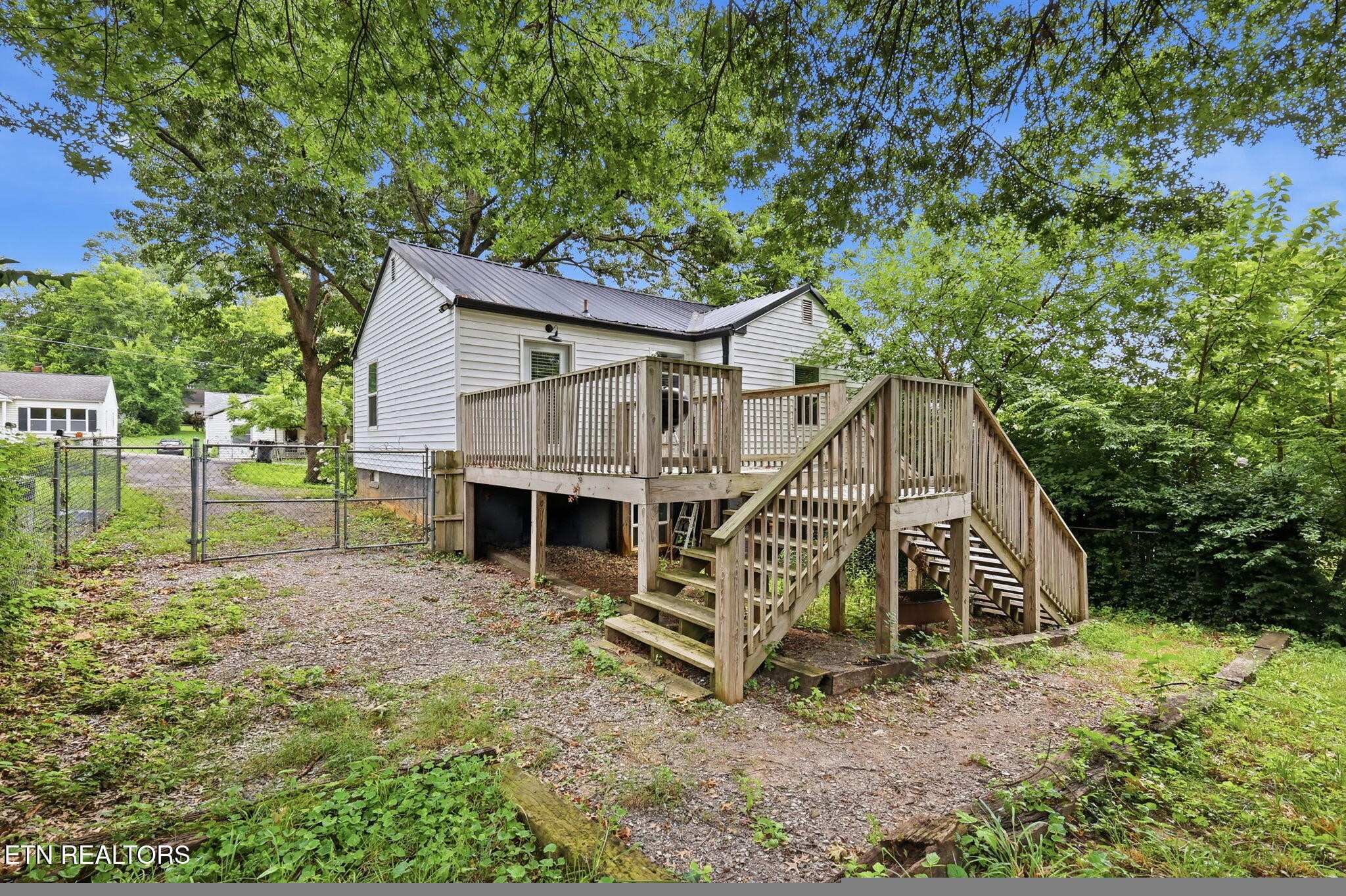 2447 Amber St Property Photo 40