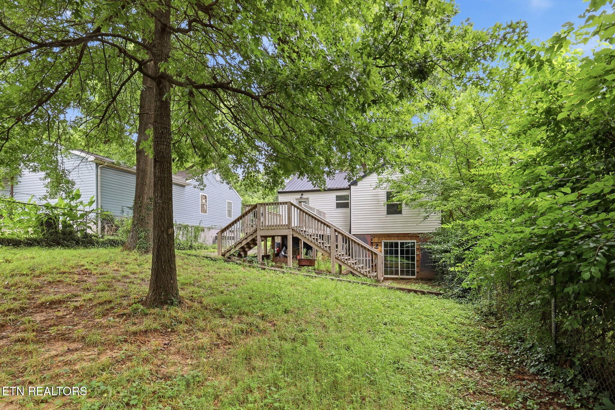2447 Amber St Property Photo 43