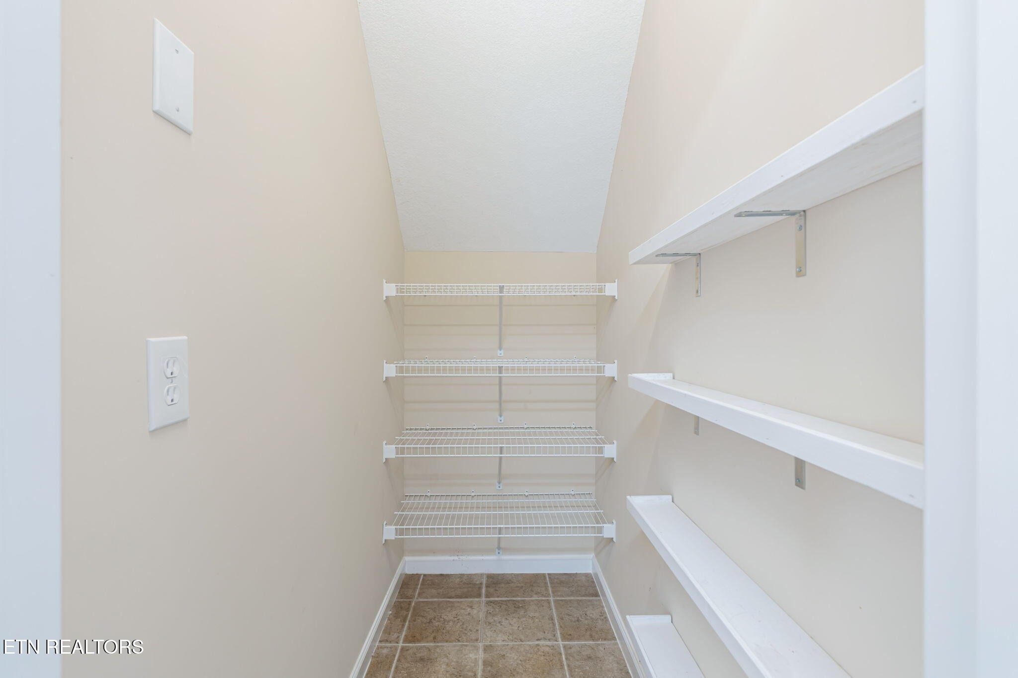 5914 Gray Gables Drive Property Photo 19