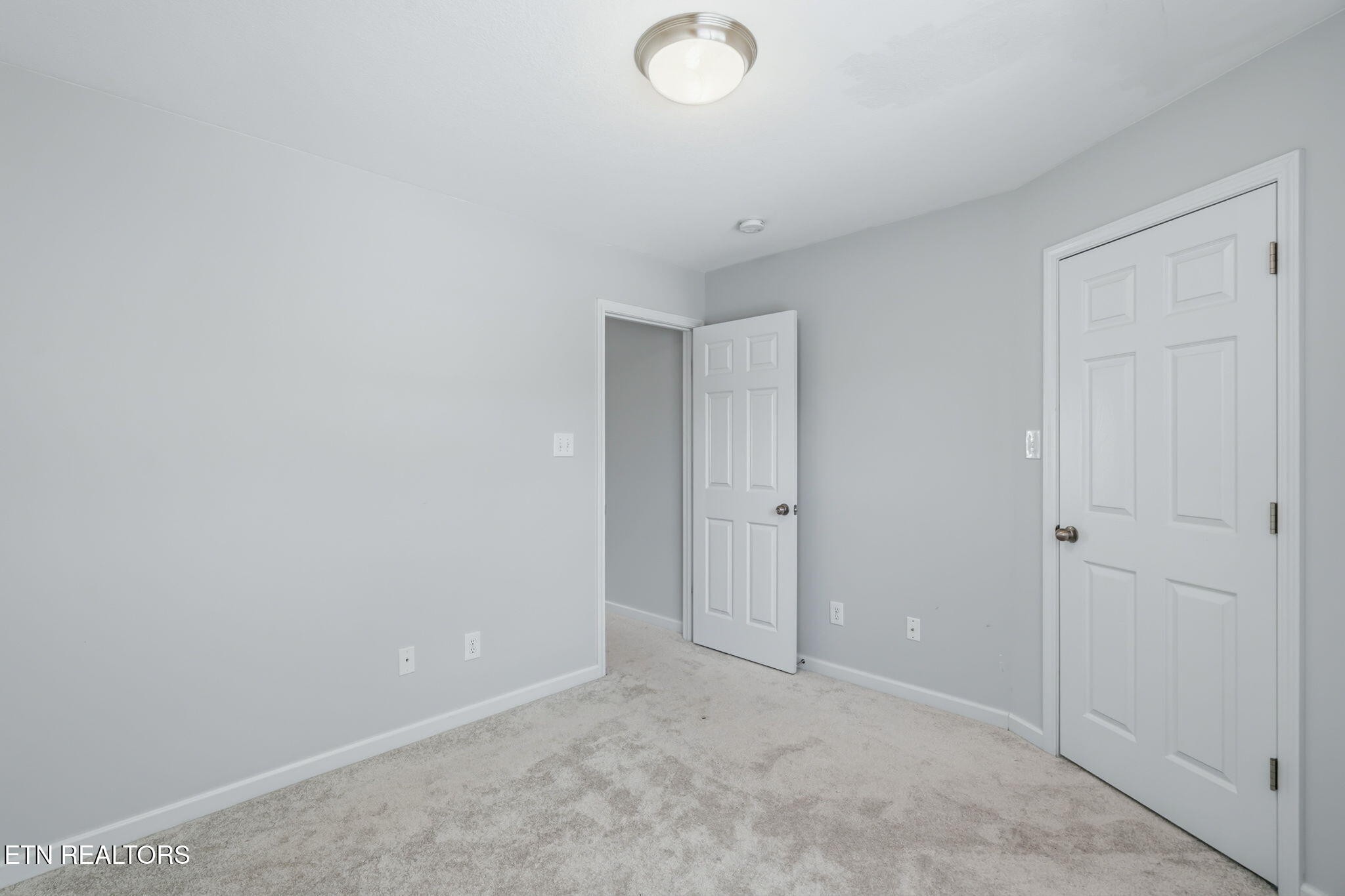 5914 Gray Gables Drive Property Photo 33