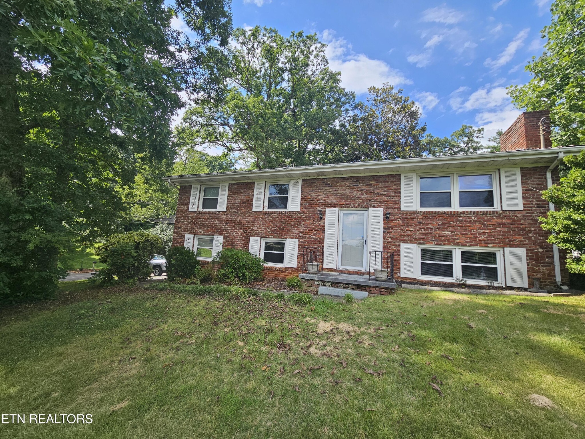 1725 S Forest Drive Property Photo 1