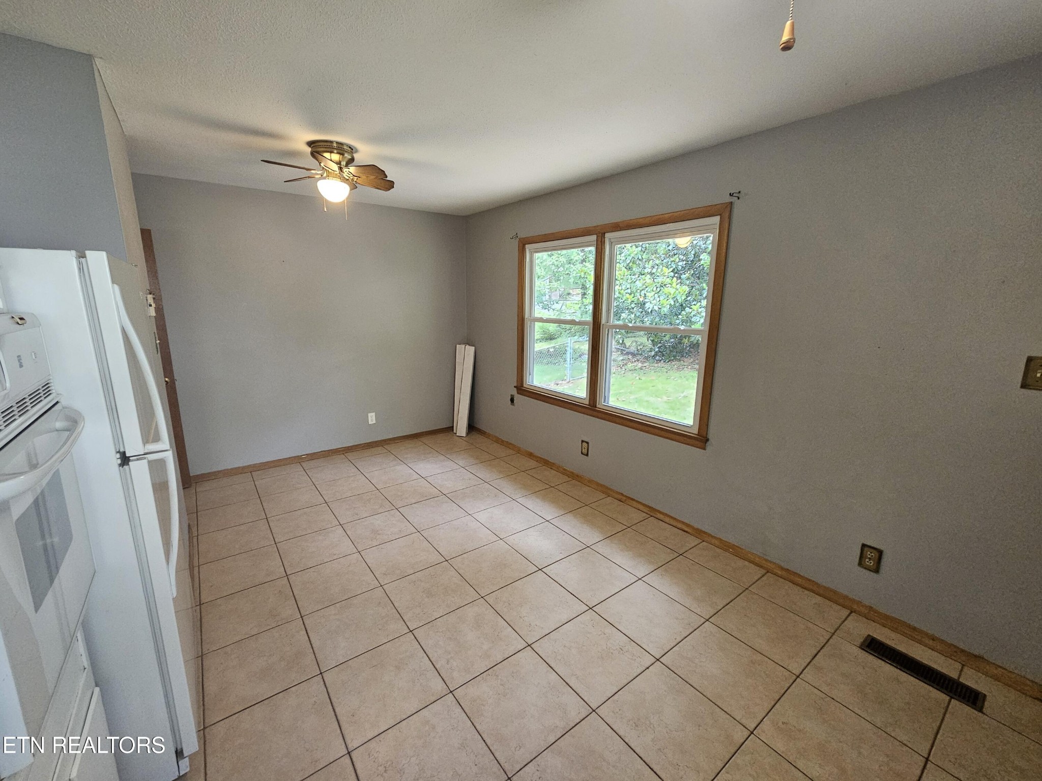 1725 S Forest Drive Property Photo 3