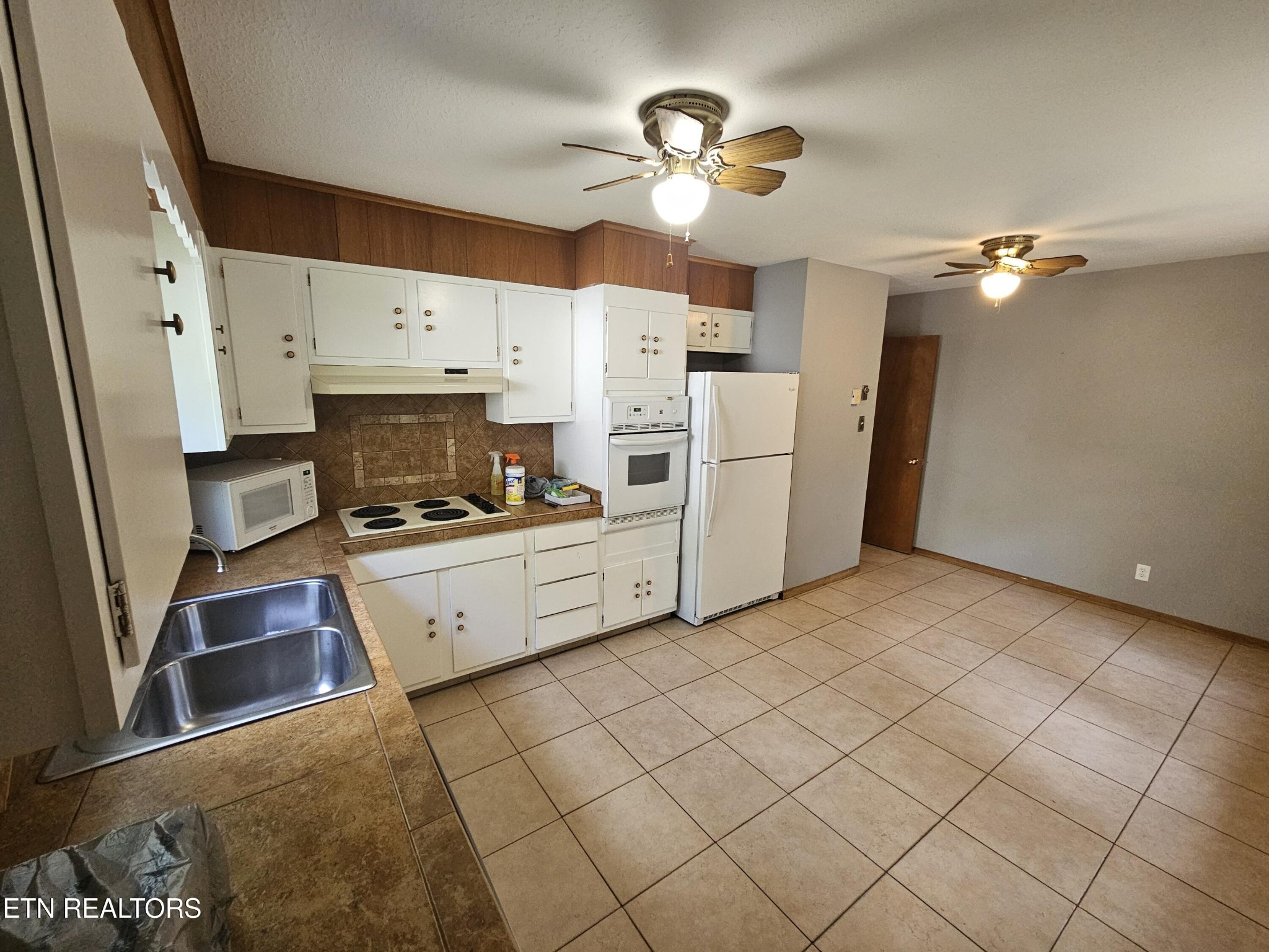 1725 S Forest Drive Property Photo 4